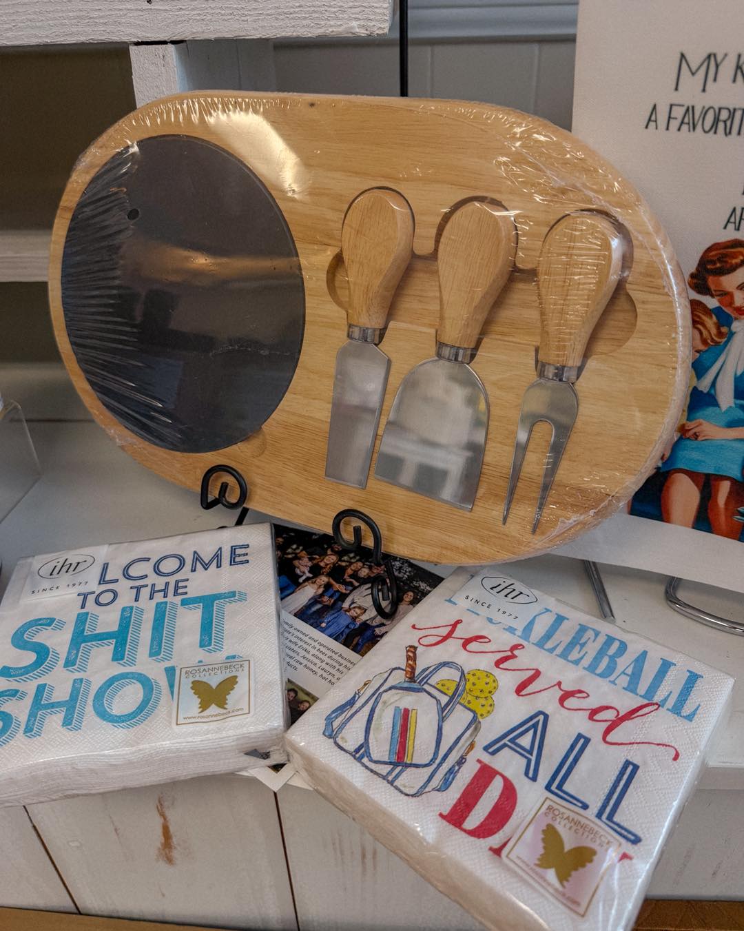 Pickleball + Charcuterie makes for the best date🩷
Super cute napkins never go out of style and make the best touch to any spread🧀🥖🥐🫒
Come shop until 5:00 today!✨
📍111 N Tallassee St, Dadeville, AL
📞(256)307-1445