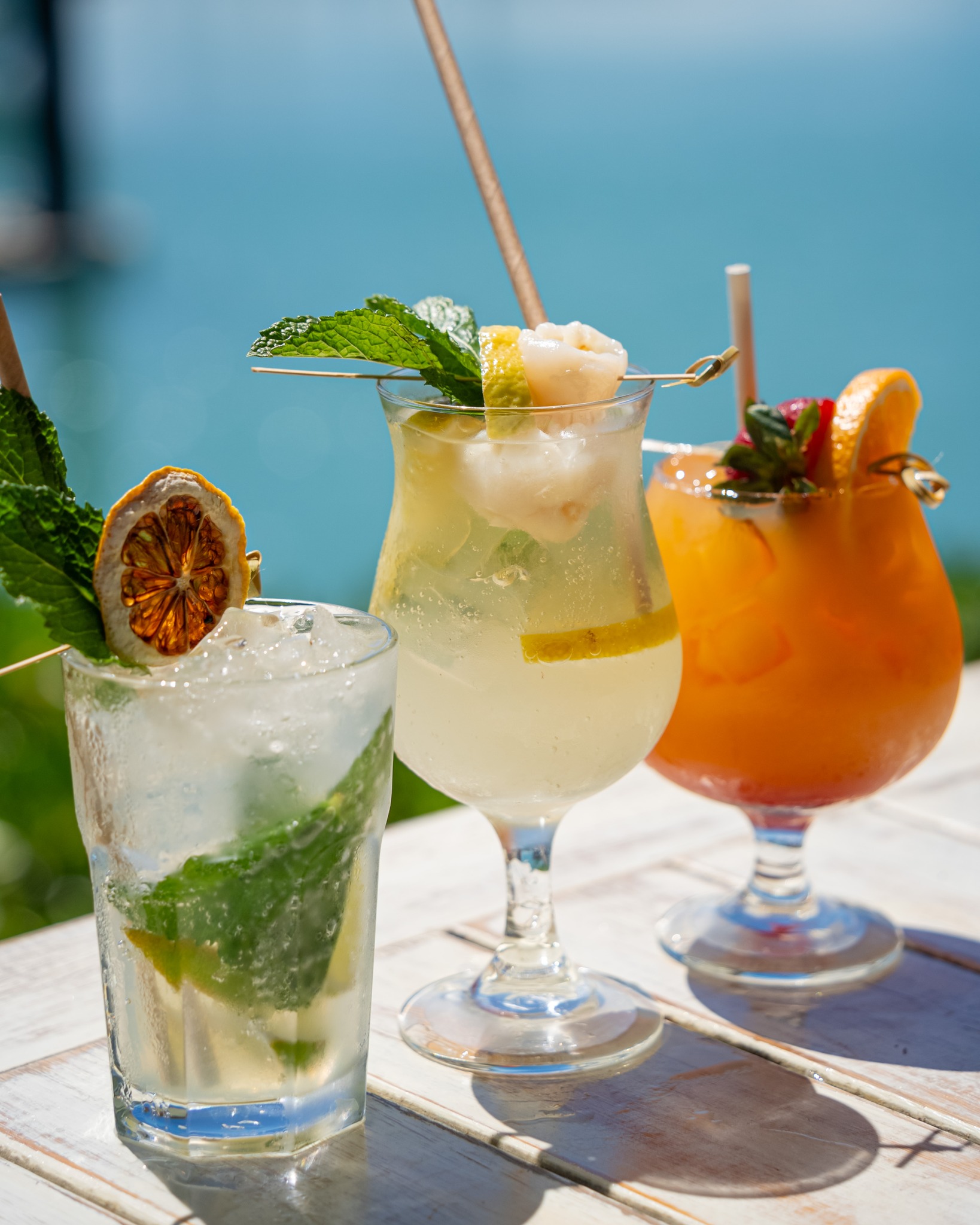 🍹 Cocktails, ❄️ coldest beer in town, and the best views 🌊 All that’s missing is you, see you at the locals’ place! 😎✨