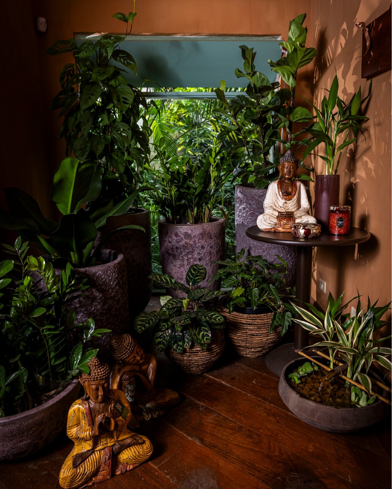 Ambientes têm ritmo 🌿
E quando existe equilíbrio entre formas, materiais e natureza, esse ritmo desacelera.
Um espaço mais silencioso, mais leve, mais agradável de estar.
Se a ideia é transformar a casa em um lugar onde tudo faz mais sentido, talvez o caminho comece pelos detalhes ✨
Quer saber como idealizar o seu ambiente?
Entre em contato com a gente - Link na bio 📲