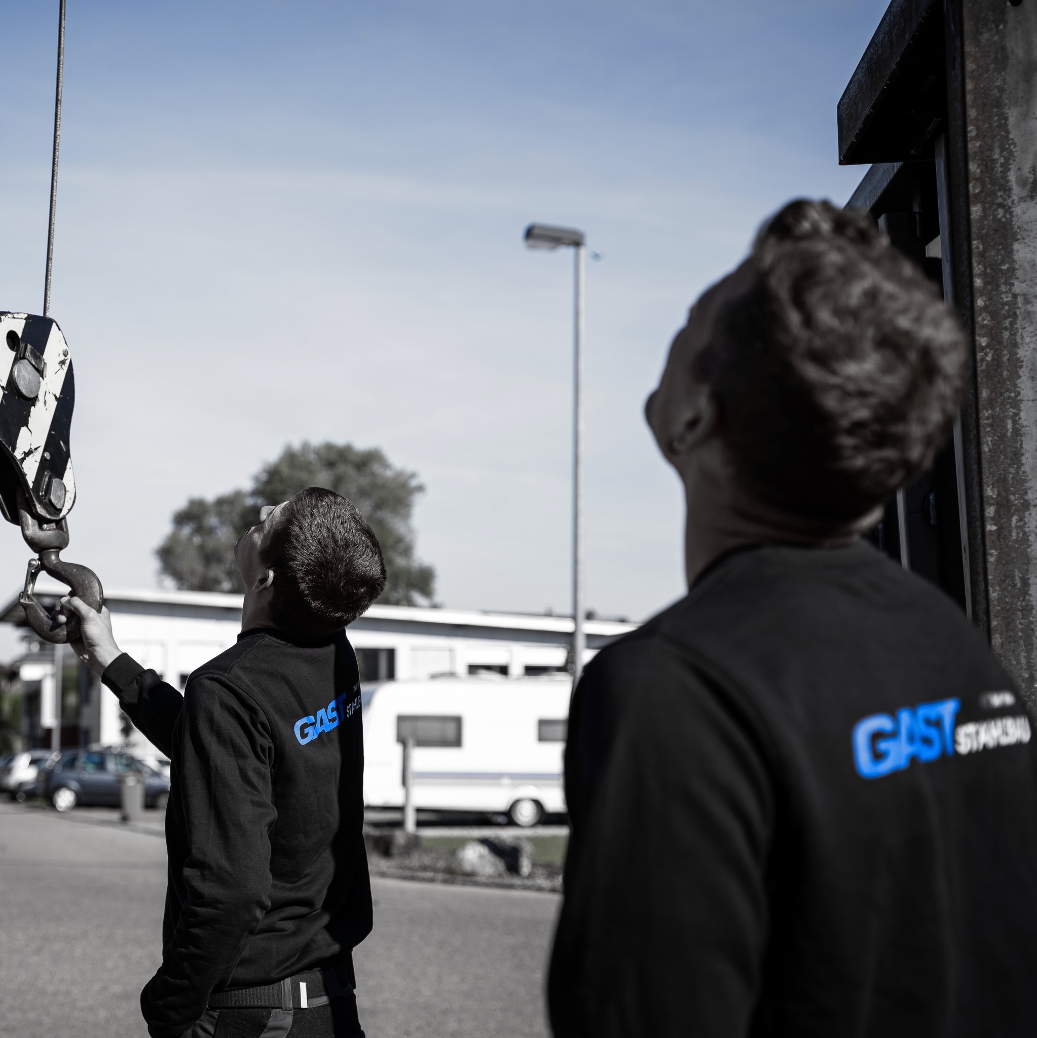 Stahlbau hört nicht am Boden auf – Alltag bei Gast.
#teamgast #manitou #handwerk