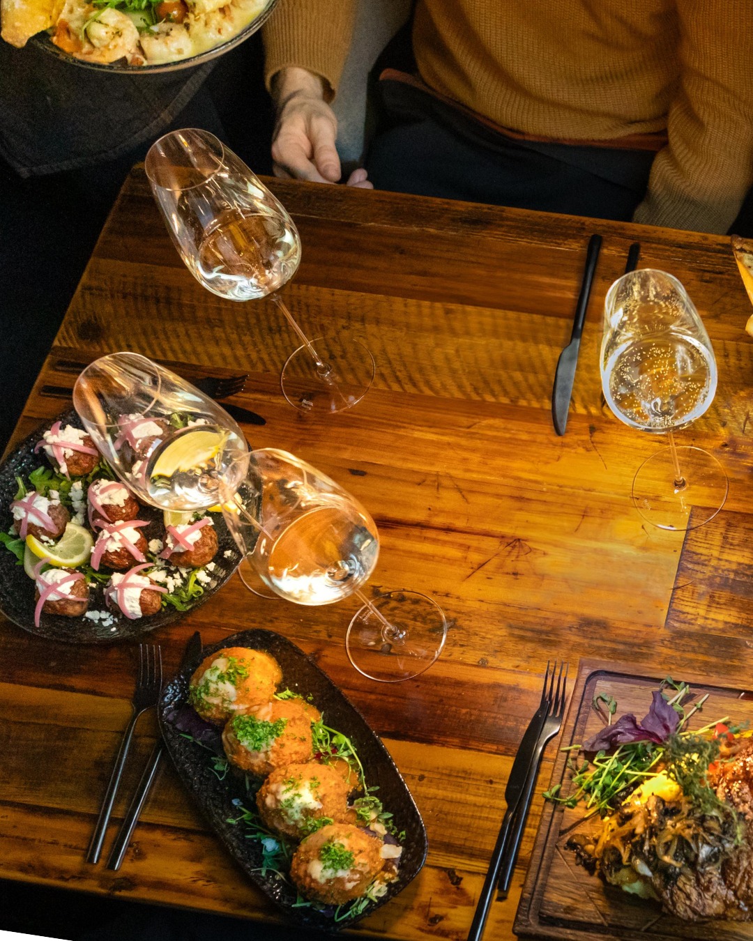 Where will you explore this weekend? 👀
Be sure to check business hours before heading out so you can make the most of your time. ✨
We can’t wait to see you downtown! 🛍️
📍Olive & Vine 76 Inglis Pl