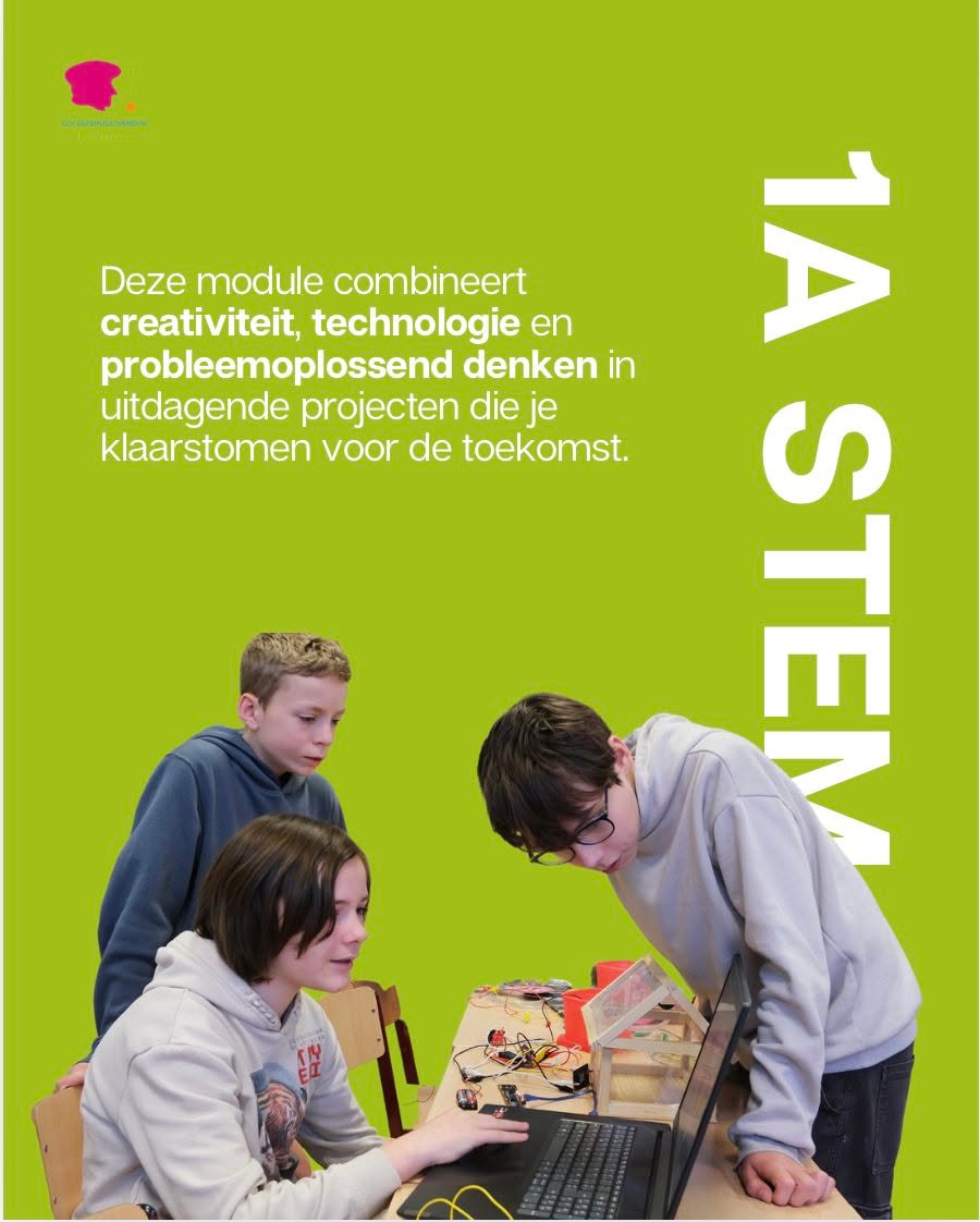 🔍 We gingen een kijkje nemen bij Levi en zijn medeleerlingen…
𝗥𝗶𝗰𝗵𝘁𝗶𝗻𝗴 𝗶𝗻 𝗱𝗲 𝗸𝗶𝗷𝗸𝗲𝗿: 𝗦𝗧𝗘𝗠 🚀🌱
De ingenieurs van morgen groeien vandaag!
Onze leerlingen bewijzen dat talent, kennis en creativiteit perfect samengaan. Tijdens de lessen wetenschappen doken ze in de wereld van de fotosynthese: welke belichting heeft een plant nodig om optimaal te groeien? 🌿
Maar daar stopte het niet… 💡
In het STEM-gedeelte gingen ze nog een stap verder en brachten ze hun kennis écht tot leven!
Aan de slag als echte ingenieurs: het ontwerpen en bouwen van een slimme serre
- Automatische bewatering
- Geoptimaliseerde belichting
- Slimme ventilatie
- Metingen en analyses van lichtbronnen
- Onderzoek naar rendement én kostprijs
💡 Met andere woorden: ze denken als ingenieurs en werken als echte innovators.
👀 Ben jij klaar om de wereld van morgen mee vorm te geven?
#STEM #innovatie #technologie #wetenschap #middelbareschool #toekomst