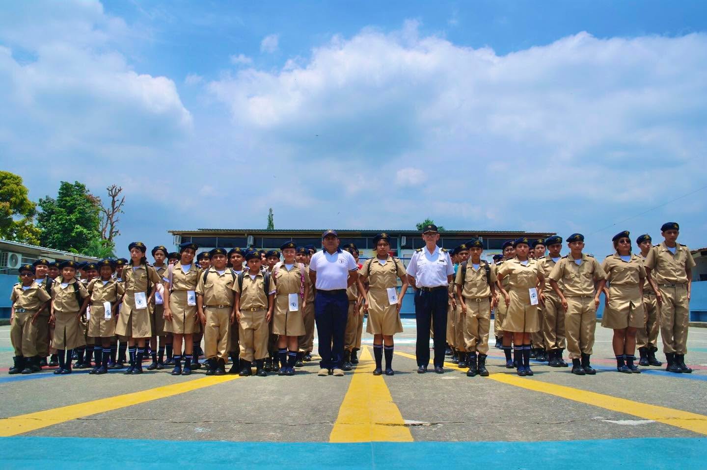 Clausura del curso de nivelación y adaptación ⚓📚
Un proceso clave que fortalece las bases académicas y la formación militar de nuestros cadetes, preparándolos con disciplina, carácter y compromiso para asumir nuevos retos 💪🎯
Este logro refleja el esfuerzo constante y la importancia de construir cimientos sólidos para su desarrollo integral 🚀✨
Seguimos formando jóvenes con valores, liderazgo y vocación de servicio 🙌
Somos los mejores, somos la Naval ⚓🔥
#DisciplinaYHonor 🎖️
#FormaciónConValores 📚
#RumboAlÉxito 🚀