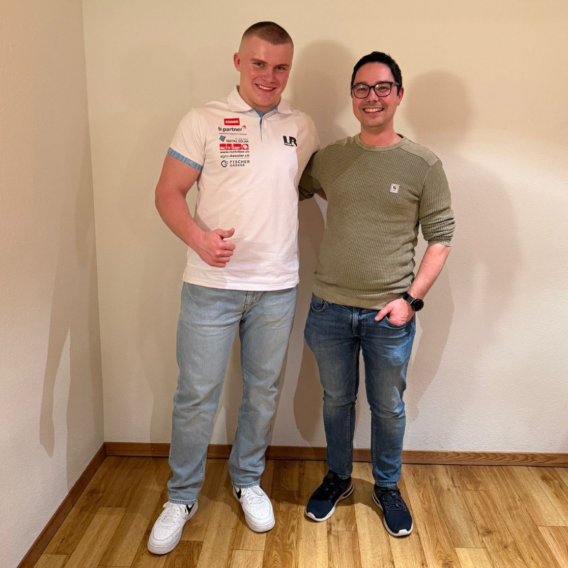 Gemeinsam unterwegs mit @bissig.luc 🚐
Vor Kurzem durften wir beim Sponsoren-Apéro von Luc Bissig dabei sein – ein gelungener Abend mit spannenden Begegnungen und wertvollem Austausch 🤝
Umso mehr freut es uns, Luc mit unserem VW Caddy im Alltag begleiten zu dürfen. Genau solche Partnerschaften zeigen, was uns wichtig ist: echte Beziehungen, Verlässlichkeit und regionale Verbundenheit.
Danke für das Vertrauen und weiterhin viel Erfolg 🍀
#fischeragbaldegg #vwnutzfahrzeuge #volkswagen