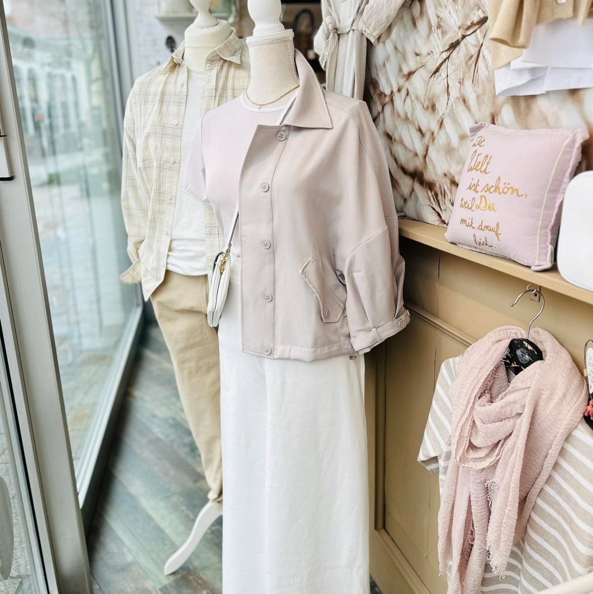 Frühlingsgefühle to go. 🌸
Unsere Öffnungszeiten:
Montag-Freitag 9 - 18 Uhr
Samstag 9 - 17 Uhr
@cubes_baden
—
Hier findet ihr uns:
CUBE‘S M2 Rathausgasse 8, 2500 Baden
CUBE‘S M³ Rathausgasse 12, 2500 Baden