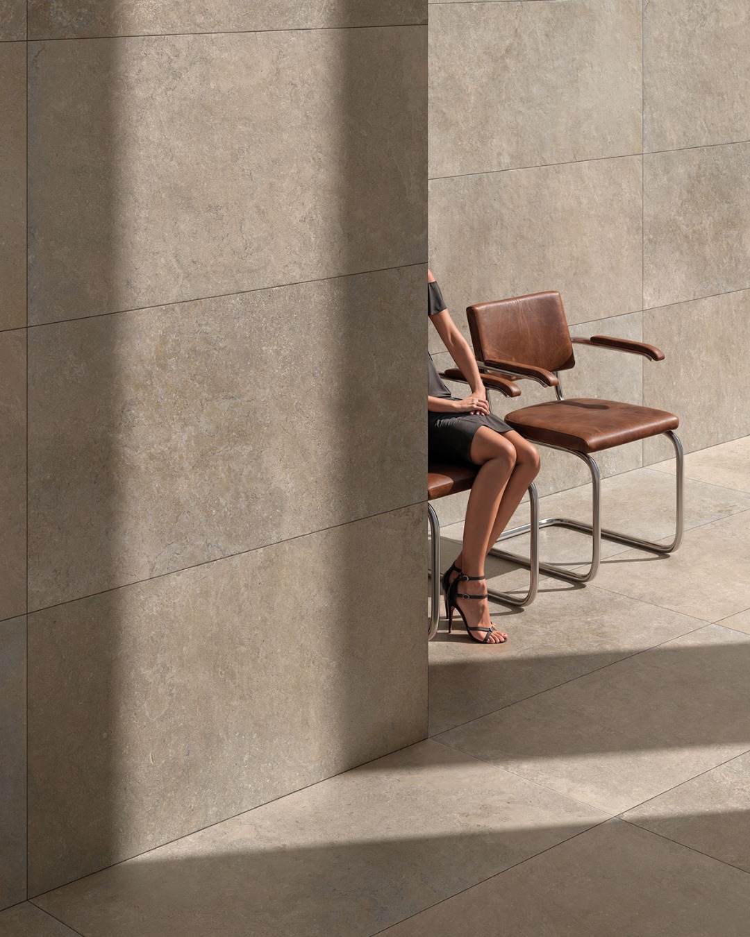 Minimal, refined, and effortlessly modern.
For spaces that speak without saying too much.
📍Available at Pitrè Bathrooms.