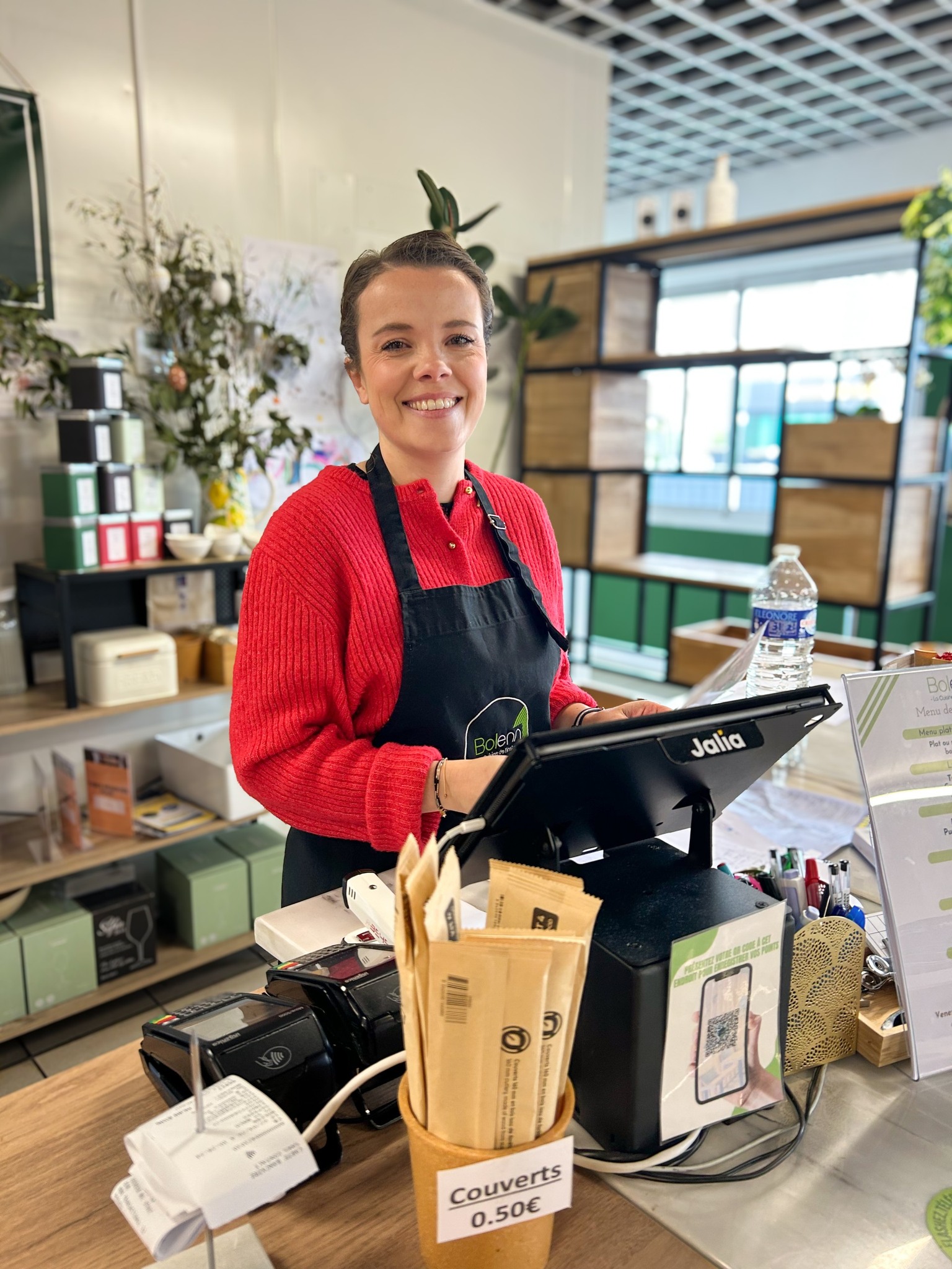 Voilà déjà un mois que Coralie a rejoint l’aventure à nos côtés ! Certains l’ont découverte durant les fêtes de fin d’année, toujours souriante et tellement impliquée. Merci à toi Coralie pour ton implication et ta capacité à t’adapter si vite.
Vous pourrez continuer à la retrouver au service le midi dans les prochains mois 💚
#TeamBolenn #BolennSaintMalo #RestaurantSaintMalo #Local #Bretagne #FaitMaison