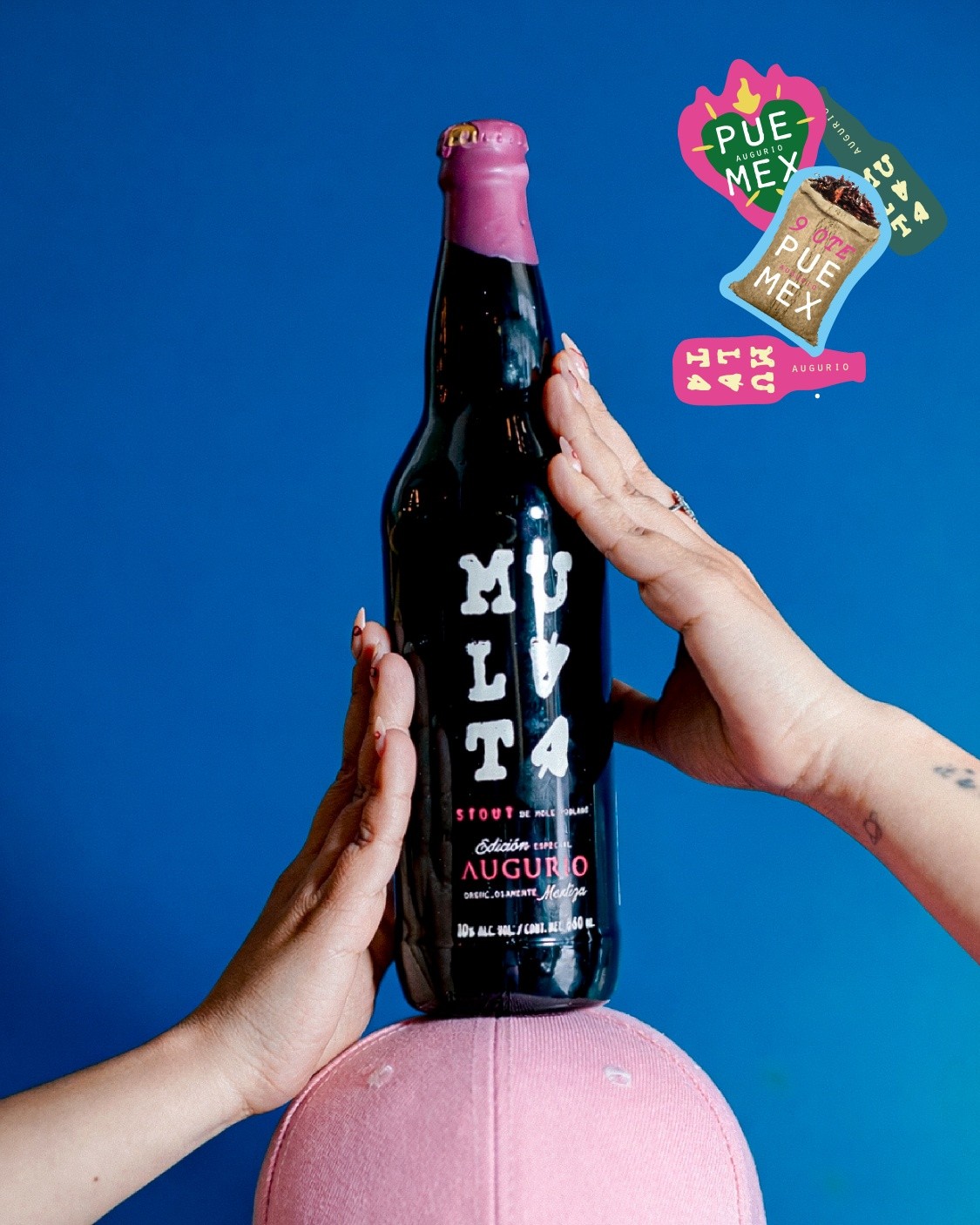 La stout de mole poblano con alma mextiza. 🍺👉 de venta por edición limitada en Augurio, Intro y Cervecería Cholula