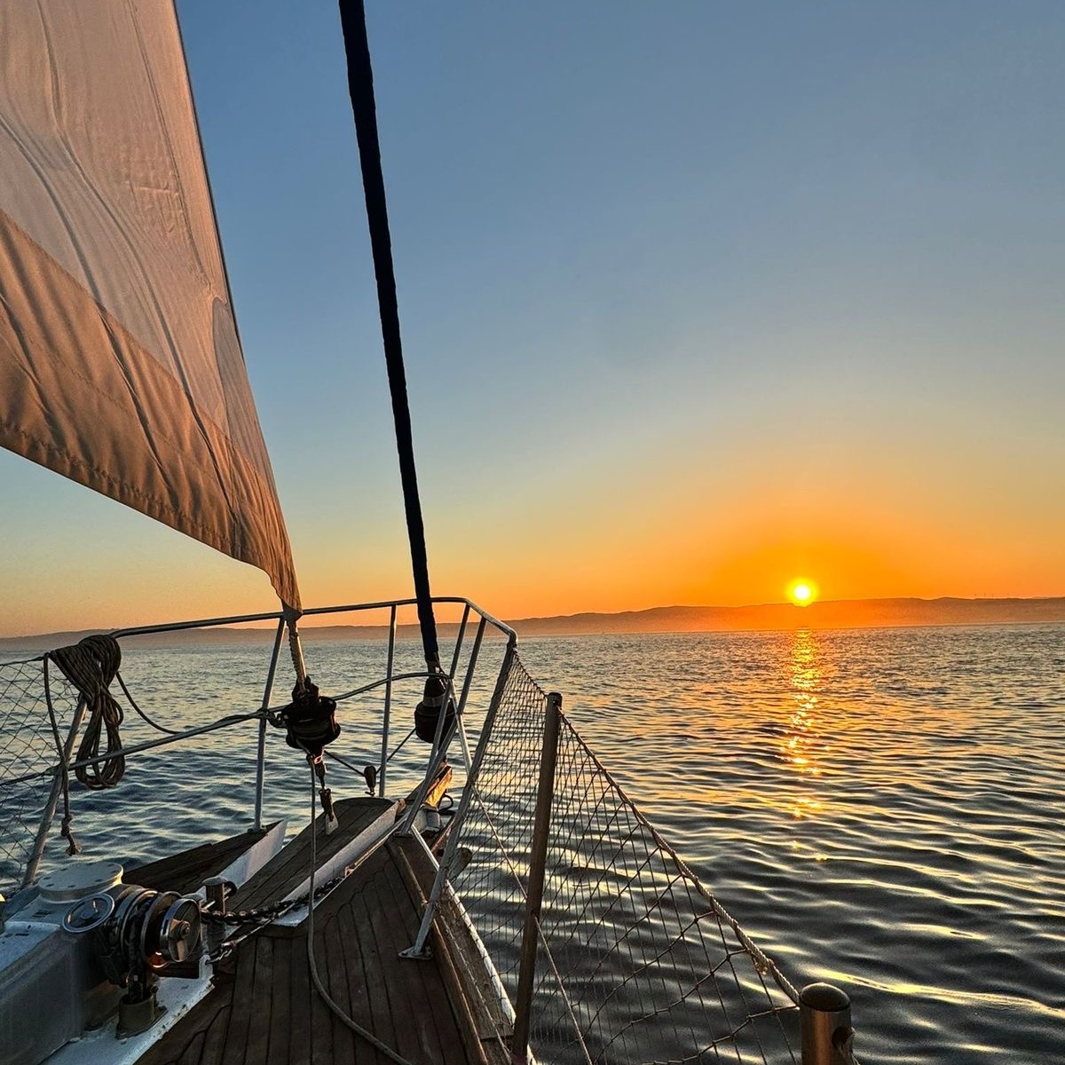 Un coucher de soleil en mer… ça vous tente ? 🌅
Louez votre bateau et vivez un moment magique à Cannes.
👉 Retrouvez d’autres bateaux sur : www.sachaboatservices.com
#SunsetBoat #CannesLife #LocationBateau #LuxuryLife #SeaTime #GoldenHour