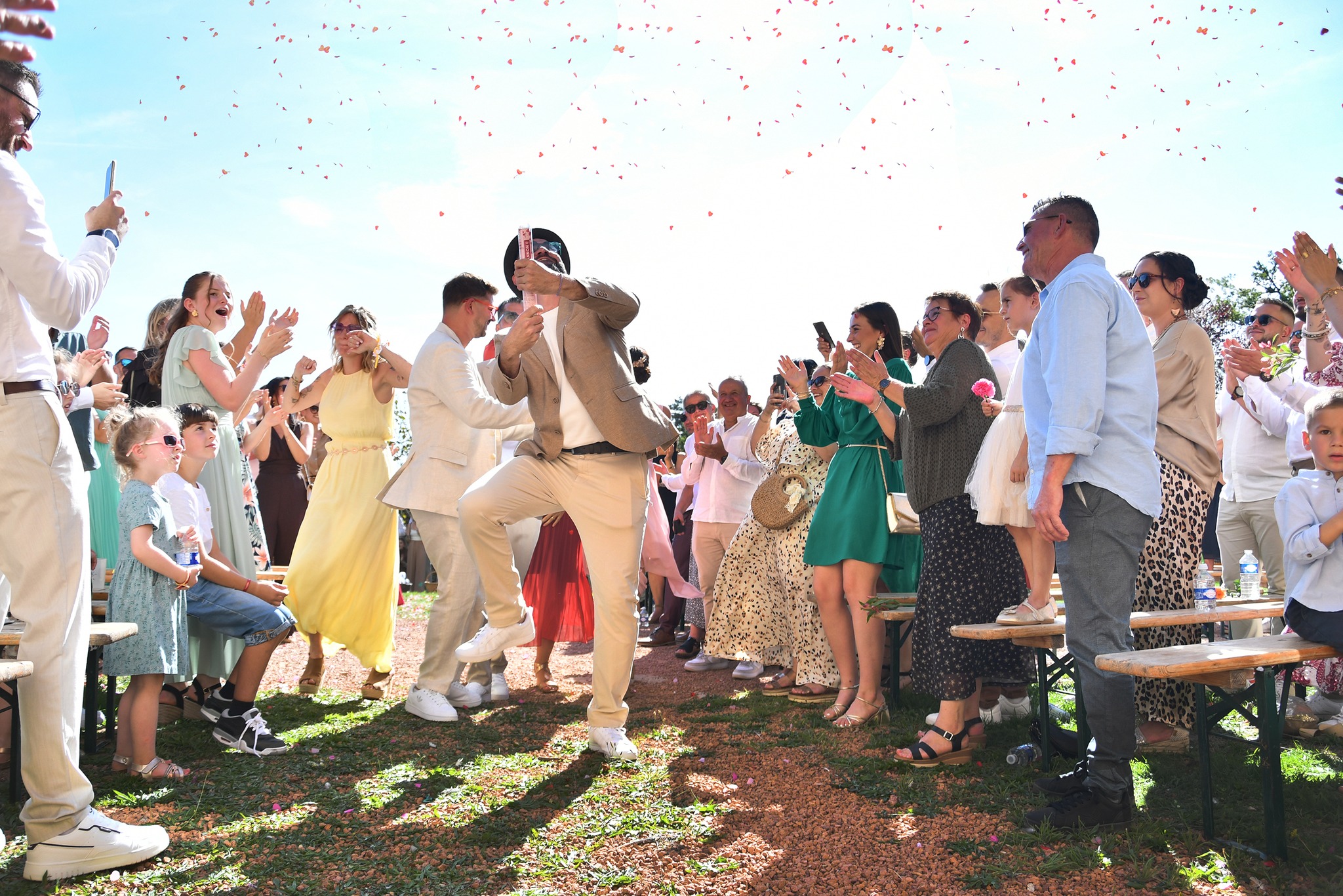 Les témoins ... Les fameux !!! Sans eux, rien ne se passe, ou peu ! Ils sont l'élément clé de votre mariage, ils organisent les enterrements de vie de jeune fille et garçon, préparent les beaux discours, parfois font de belles surprises inattendues. Et souvent font les animateurs et les pitres de services.
*************
Moi c'est Kristell et je capture vos moments de vie ❤️
Infos/Résas : ateliercerfvolant@gmail.com - 06.11.32.26.04
Loire / Rhône / Haute-Loire & MORE
#weddingphotography #weddingdayphoto #weddinginspiration #mariage2026 #mariage2027 #mariagesaintetienne #mariageloire #mariagerhone #mariagerhonealpes #photographemariagesaintetienne #futurmariee #weddingday