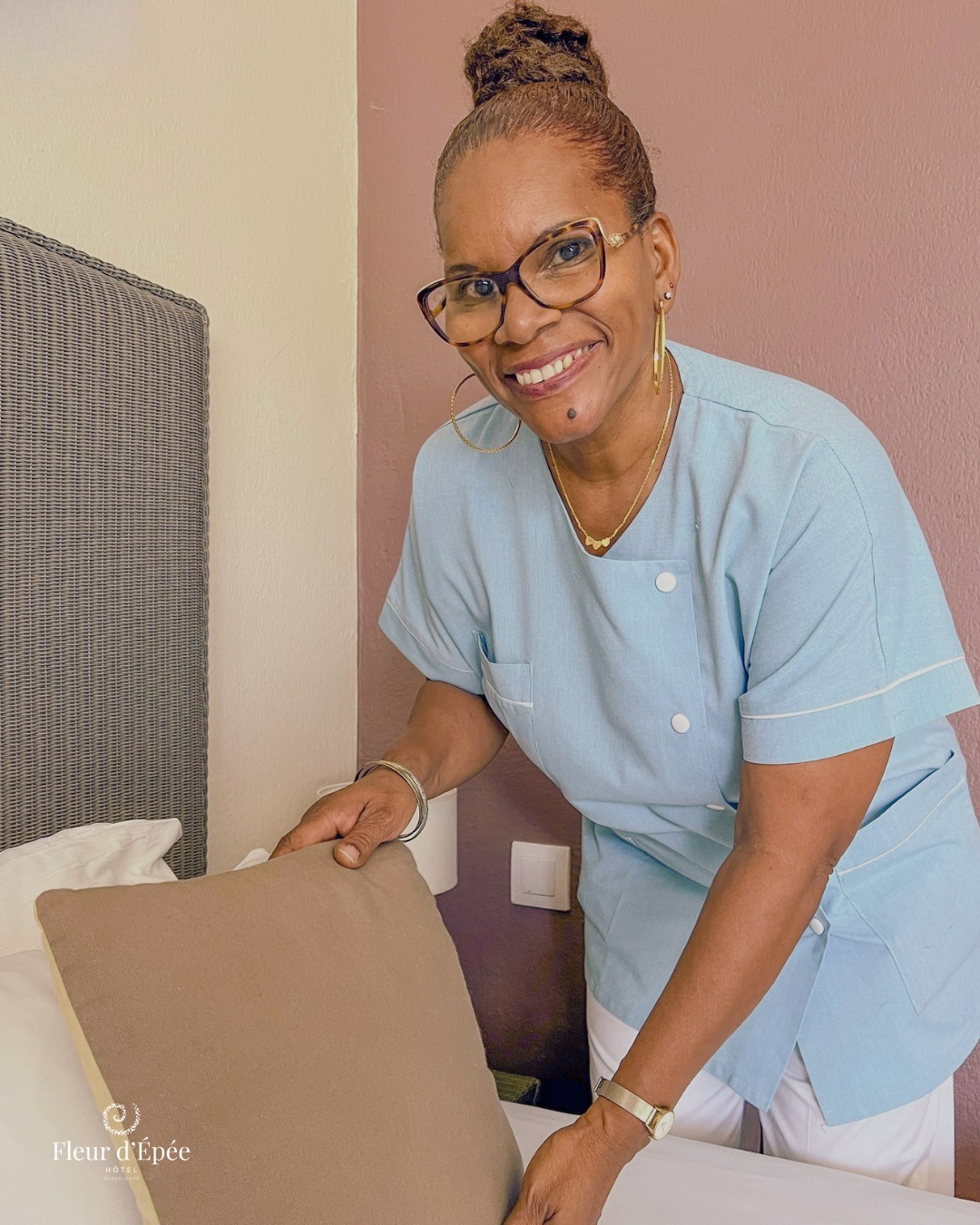Pendant que vous pensez chasse aux œufs, moments en famille et détente bien méritée, nos équipes, elles, s’activent avec le sourire pour que chaque détail de votre séjour soit parfait.
🙌Ce week-end de Pâques s’annonce doux, gourmand et convivial chez nous… et vous, quel est votre programme ?
#teamhotel #hotelguadeloupe #guadeloupeislands #caribbeanhotel