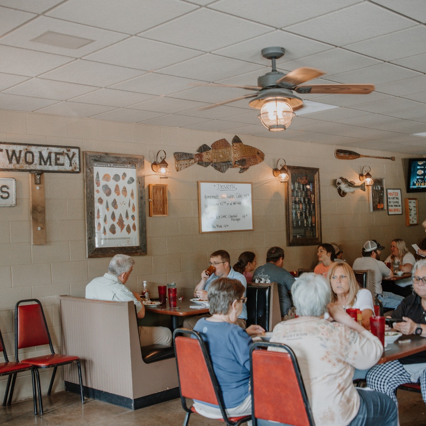 Spring is the perfect season to enjoy lunch at Fish Camp Restaurant 😍🍽️🐟
📍Centerville, TN
📸: Hannah Helton
#VisitCenterville