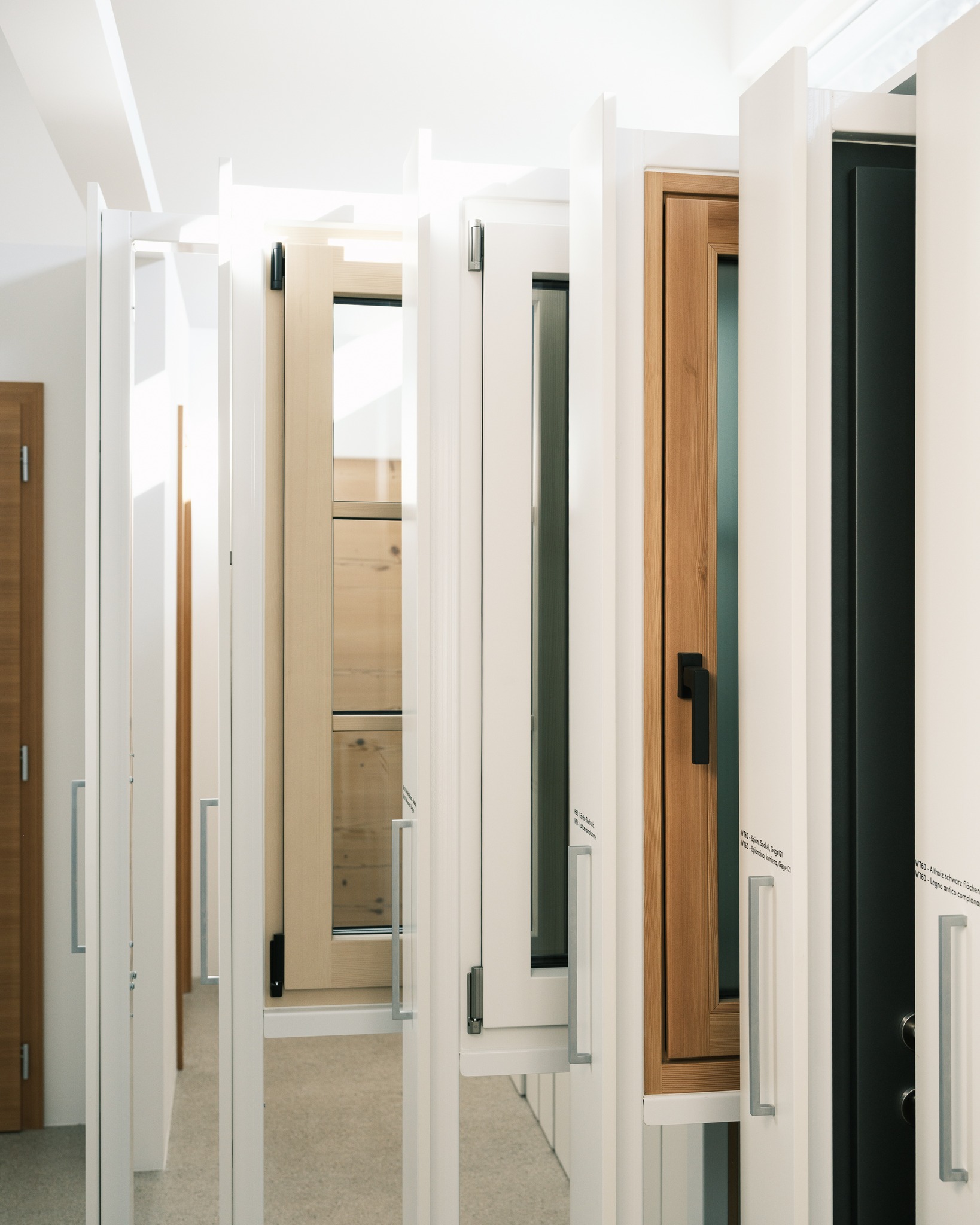 Natürlicher Werkstoff. Saubere Technik.
𝙃𝙤𝙡𝙯𝙛𝙚𝙣𝙨𝙩𝙚𝙧 𝙛ü𝙧 𝙚𝙘𝙝𝙩𝙚𝙨 𝙒𝙤𝙝𝙣𝙜𝙚𝙛ü𝙝𝙡.
𝙃𝙤𝙡𝙯-𝘼𝙡𝙪 𝙛ü𝙧 𝙢𝙖𝙭𝙞𝙢𝙖𝙡𝙚 𝘽𝙚𝙨𝙩ä𝙣𝙙𝙞𝙜𝙠𝙚𝙞𝙩.
Gefertigt für Jahrzehnte - mit Blick nach vorne. 🌬️
.
.
.
#waltermeinrad #handwerk #fenster #holzalu #qualität #südtirol