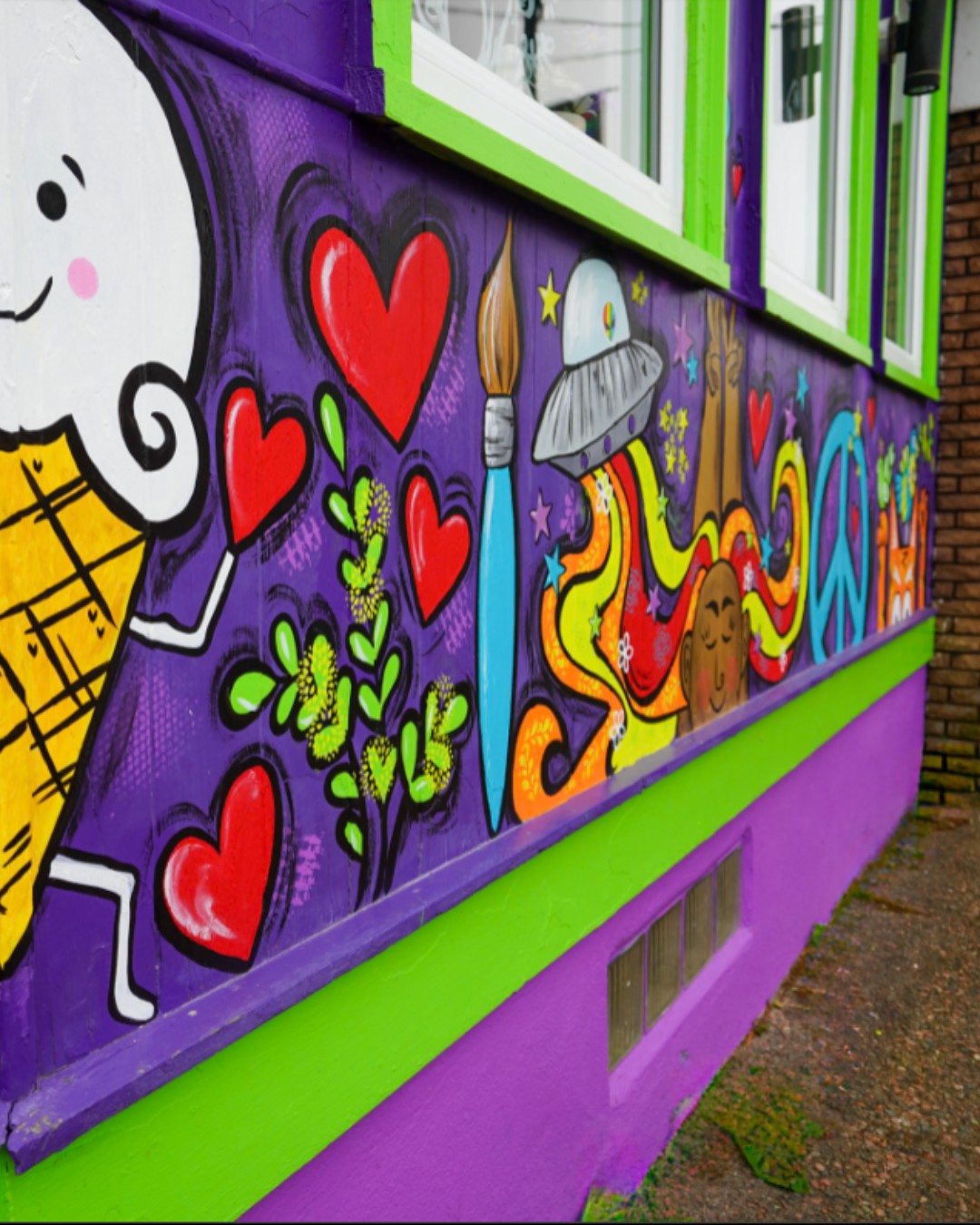 Spring is here! 🌿☀️
Warmer weather means it’s the perfect time to get out and explore downtown, take a walk, stop into your fav spots, and enjoy it. 🚶♀️🛍️☕