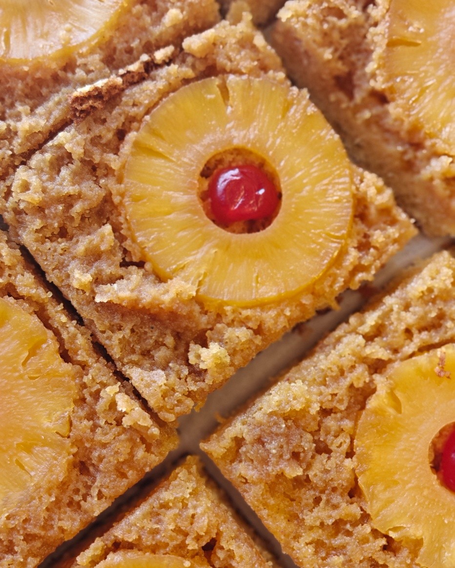 🍍🍒 A little slice of sweet nostalgia.
Our Pineapple Upside Down Cake brings back all the classic charm — caramelized pineapple, bright cherries, and a soft, buttery cake that soaks up all that golden goodness.
It’s the kind of dessert that feels like it came straight from grandma’s recipe box… simple, timeless, and just as delicious as you remember.
Some classics never go out of style. 💛
#senzaglutenfree #glutenfreebakery #pineappleupsidedowncake #nostalgicdesserts #classicbakes #bakeryfavorites
