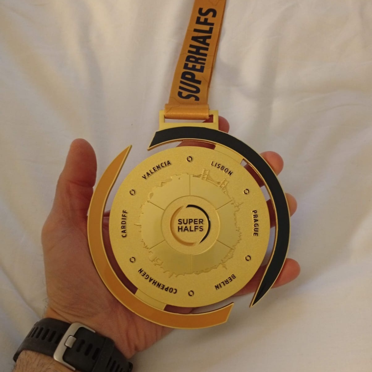 Prague Half Marathon 🏃🏻♂️ 28 marzo 2026
Complimenti a @beppe77mid 🔥 che ha portato a termine l’ultima delle Superhalfs! 👏🏻
Terminando in 1h21’ 🤩 arrivando 15° nella sua categoria 💥
Complimenti! 👏🏻 🤩
@casadellottica_sa
@dynoptic
@lidlch
@farmaciasolduno.ch
@nikoneurope
@pissei @noe_gianetti - pissei
@performancesport
@giuliani_sa
@parisfalegnameria
@AMIfiduciaria
@gh_design_officineghidoni
#praguehalfmarathon #cdobikerun #run2026 #race #motivation