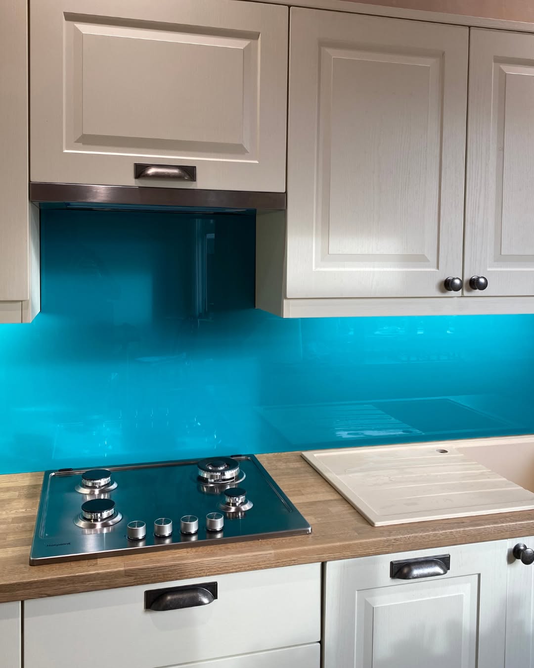 Bank holidays are the perfect time to start planning your next home design project.
Glass & Mirror Solutions offer a range of stunning glass products for your home, home office and garden - from stunning splashbacks to beautiful balustrades and everything in between!
Go to our website to find out more about what we offer - link in bio.
#interiordesigninspiration #glasssupplier #glassdesign #homedecor #homedesign