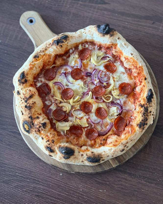 Broke out some of our new sourdough in the ooni burn box 😂 she puffed up a beauty, but definitely prefer cooking in the wood fired oven 🔥
#sourdough #ooni #doughdorks #pizzamaking