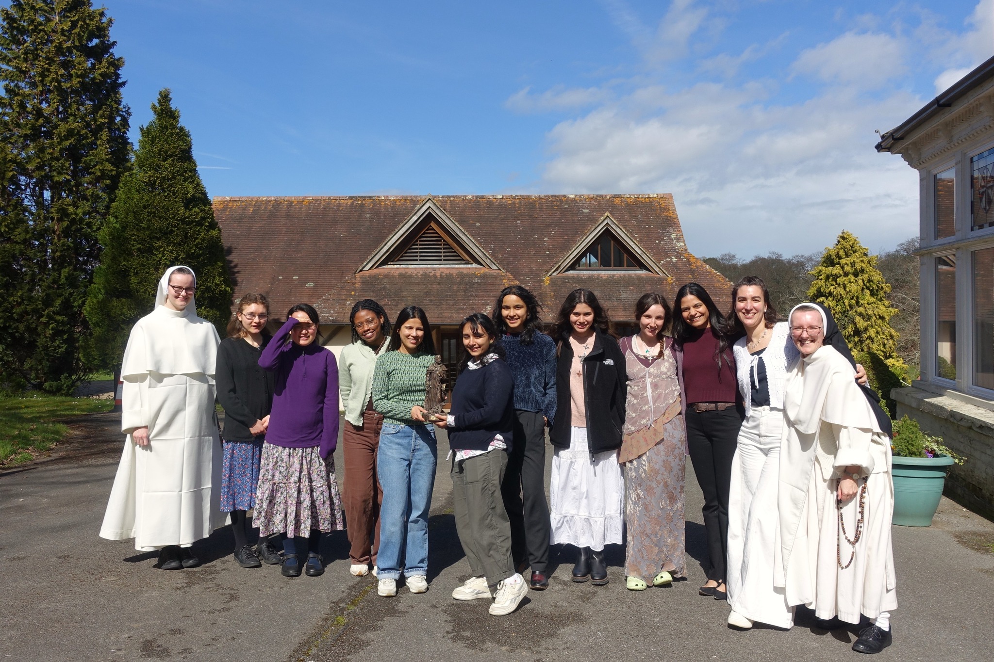 TRIDUUM RETREAT 2026
We were joined by 10 young women from Maundy Thursday to Easter Sunday who stayed in our guesthouse to take part in our prayers, attend retreat talks by the sisters, have time for personal reflection, and help us prepare for the liturgies. It was joy to have them with us and to share our celebrations of this most important time of the Church's year.