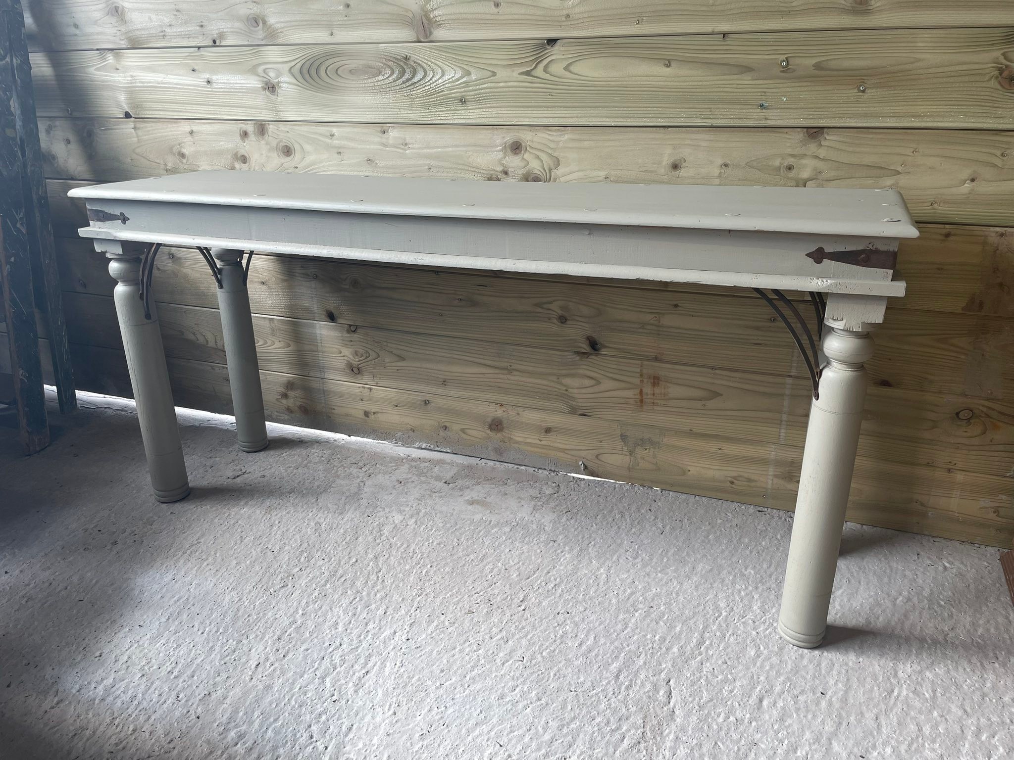 Just finished painting this console table to match the pyramid drawers.
Both pieces have a lovely sheesham-style look with solid wood construction, giving them beautiful natural grain and plenty of character. The paint colour is Linen, a durable acrylic finish that works perfectly with rustic furniture.
They look great together, but both pieces are available separately. If you're looking to change the style of a room or add a bit more character, this could be just what does it.
More photos and details will be on the website very soon:
Relovedbyjo.co.uk
Collection from SN16 by arrangement or message with your postcode for a courier quote.
#relovedfurniture #solidwoodfurniture #rusticfurniture #sheeshamstyle #paintedfurniture #consoletable #tallboydrawers #rustichome #homestyling