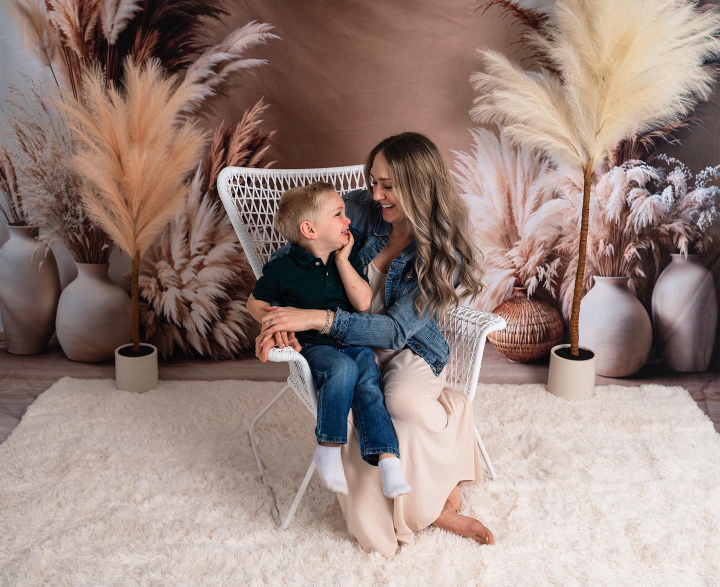 Motherhood is made up of the sweetest little moments 🤍
The cuddles, the laughter, the love you never want to forget.
Celebrate it this Mother’s Day with a beautiful photo session 💐
📅 April 18
✨ Limited spots available
Message me or book now to save your spot!