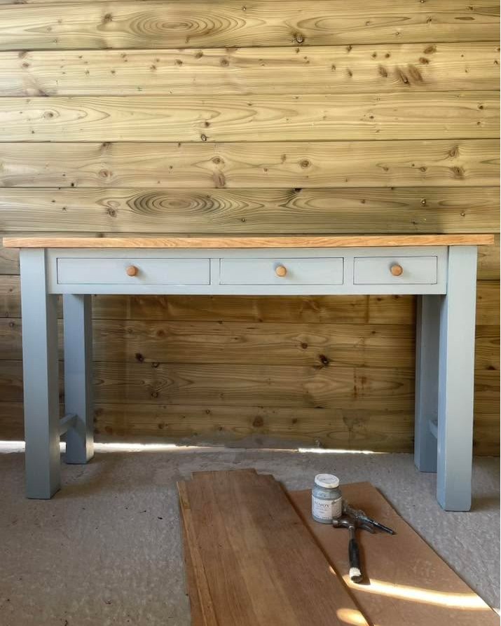 A little work in progress… this beautiful solid oak console table just needs a second coat and the bottom shelf fitting.
The paint brushes are down for a few days while I enjoy the Easter hols, but I’ll be back to it next week.
In the meantime, my online shop is open all weekend if you’d like to have a browse.
Hope you all have a fab break! 🌷🐣
#oakfurniture #solidwoodfurniture #restoredfurniture #furnituremakeover #rusticfurniture #uniquehome #supportsmallbusiness #cotswoldhome #cotswoldstyle #wiltshirehome