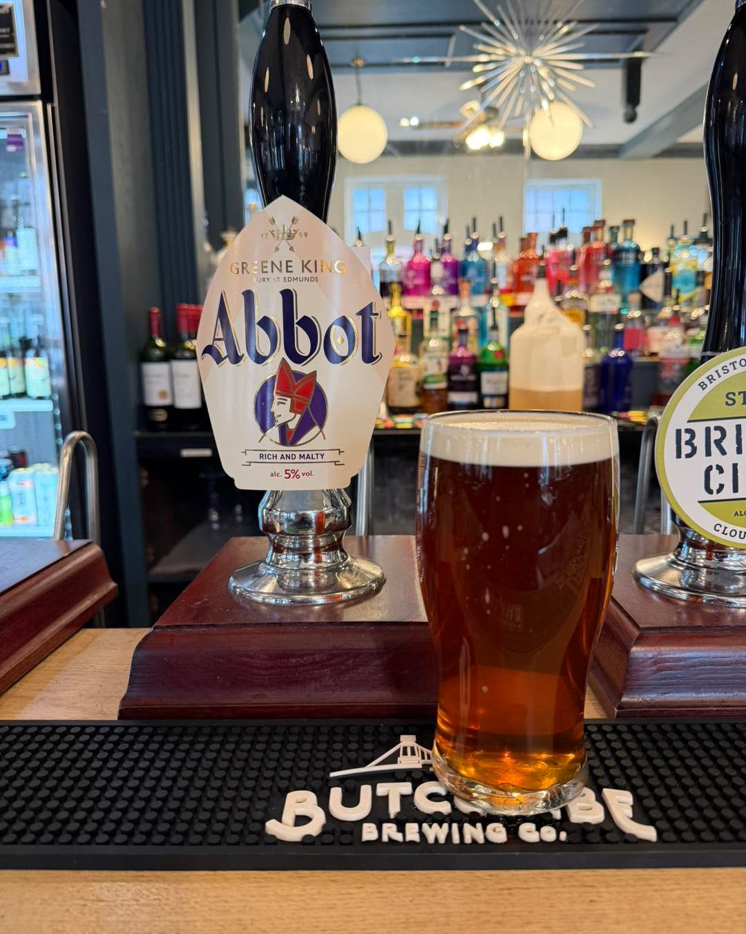 🍻 Two great beers now pouring at the bar! 🍻
We’ve got something for everyone this week…
🍺 Abbot Ale – a proper classic and an old-time favourite. Rich, smooth, and full of flavour.
👉 Just £4.80 a pint
🌴 Kokomo Tropical Pale Ale – light, refreshing, and bursting with tropical notes. Perfect if you fancy something a bit more summery.
👉 £5.30 a pint
Pop in, grab a pint, and let us know which one’s your pick! 👇