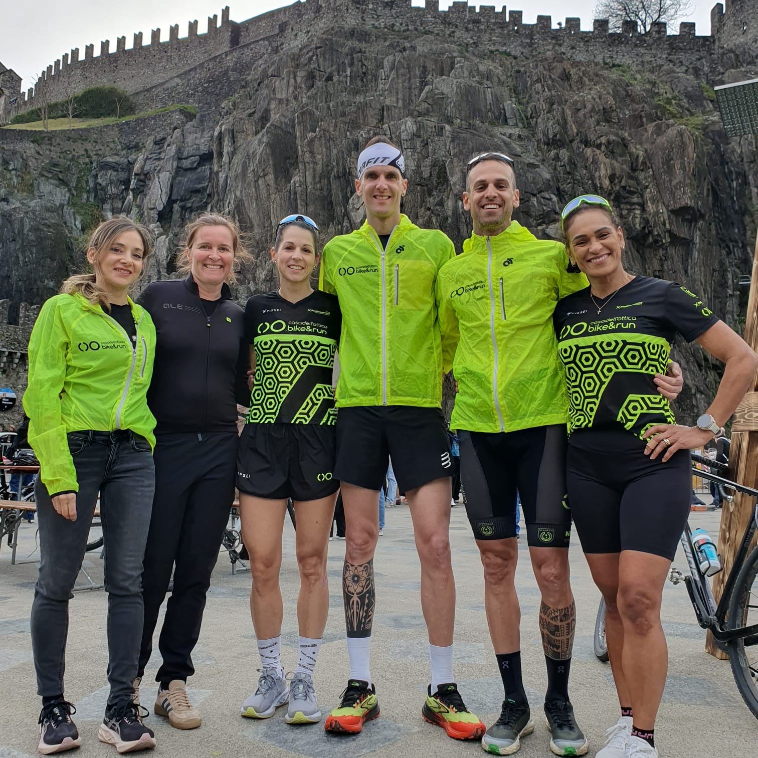 Military Cross Bellinzona 🏃🏻♂️ 28.03.2026 🏃🏼♀️
Grande prestazione per @damianobarloggio che conquista il 🥈 in individuale 💪🏻
Podio anche per il gruppo femminile con @rosy_virgilio30, @rmonicalupatini , @categianini e Janine Surer 🥉 💥
Vittoria invece per Igor, che insieme ai colleghi conquista il 🥇 🏆
Che TEAM 💥🔥
@casadellottica_sa
@dynoptic
@lidlch
@farmaciasolduno.ch
@nikoneurope
@pissei @noe_gianetti
@performancesport
@giuliani_sa
@parisfalegnameria
@AMIfiduciaria
@gh_design_officineghidoni
#run #cdobikerun #militarxcross #race #motivation
