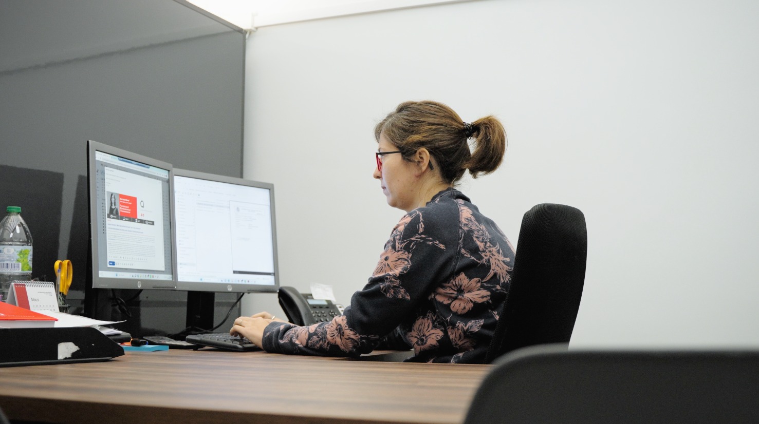 ¿Por qué constituir una SL cuando queremos emprender?
Emprender es un gran paso y elegir la forma jurídica adecuada puede marcar la diferencia en la protección y el crecimiento de tu proyecto.
La Sociedad Limitada (SL) es una de las opciones más habituales y recomendadas en España.
¿Por qué?
⟶ Protección patrimonial
⟶ Ventajas fiscales
⟶ Flexibilidad y profesionalización
⟶ Mejor imagen y acceso a financiación
⟶ Crecimiento sostenible
💡 ¿Tienes dudas sobre cómo constituir una SL o si es la mejor opción para tu negocio?
Consúltanos a Querol Assessors by Talenom y da el paso con seguridad.
📞 964 160 958