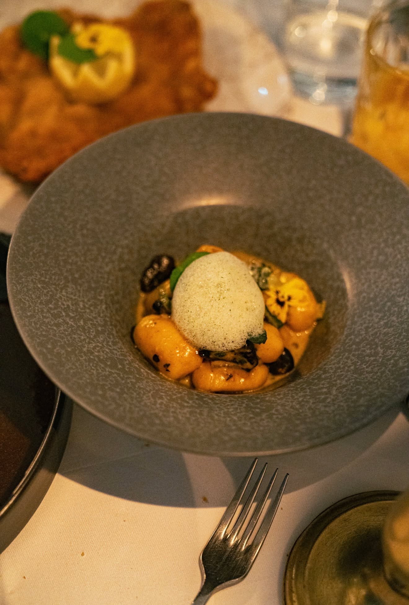 Ein Teller voller Glücksmomente! ✨
ef16 steht für genießen, ankommen und sich einfach wohlfühlen. ❤️
#EssenIstLiebe #FoodLovers #GutenAppetit #viennafood #austriancuisine