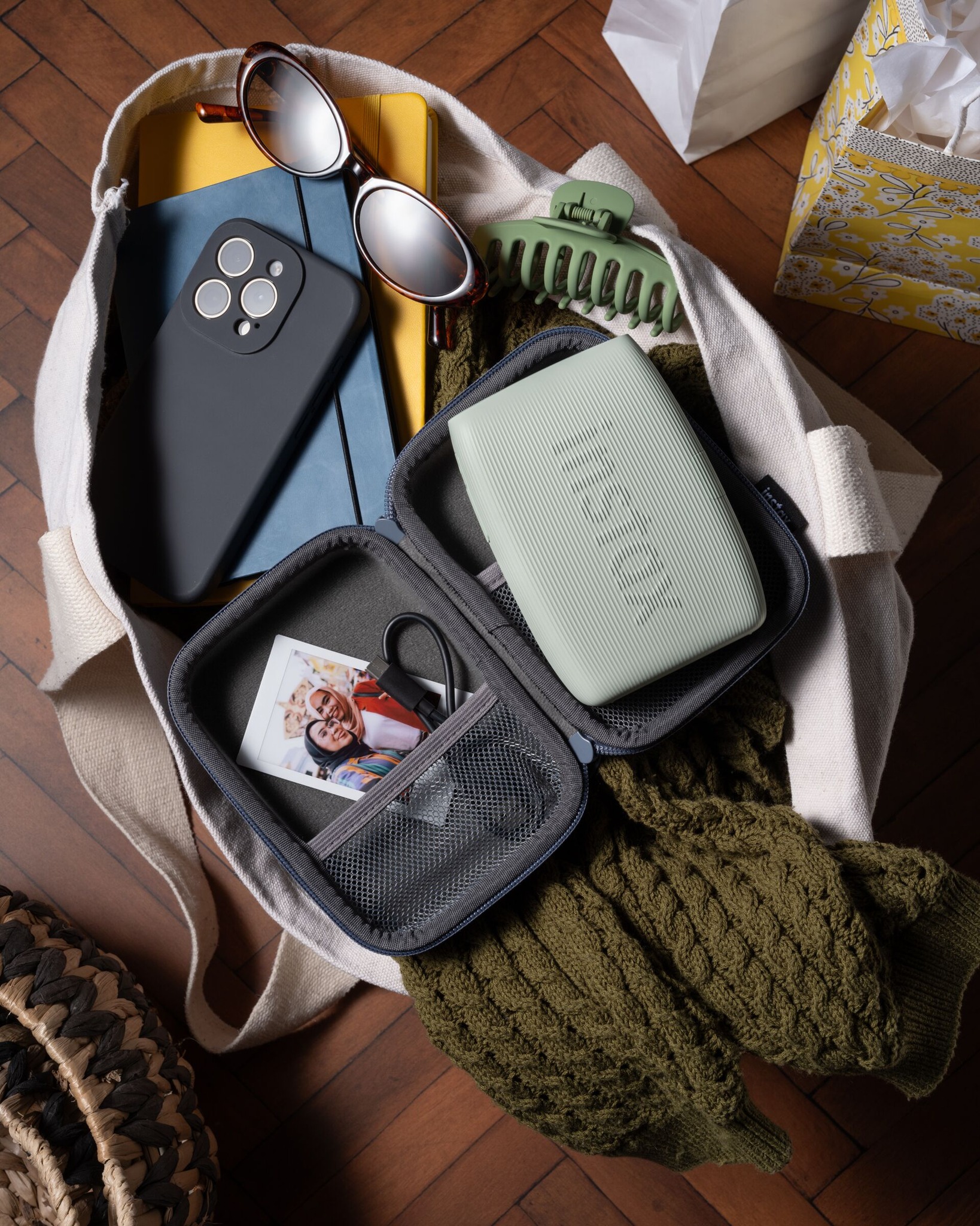 Your bag isn’t complete without Instax prints
Instax Mini Link 3 keep your day colorful. 🌈
#Instaxeg #MiniLink3