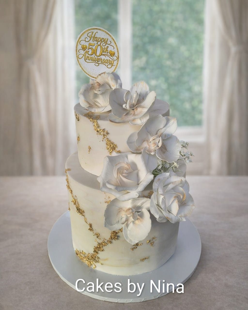 Today's beautiful marble effect with real gold leaf and sugar roses and orchids, to celebrate a 50th anniversary, many congratulations to you both hope you are having an wonderful day, much love x
#cakesbyninacamberley #anniversarycake #goldenanniversary