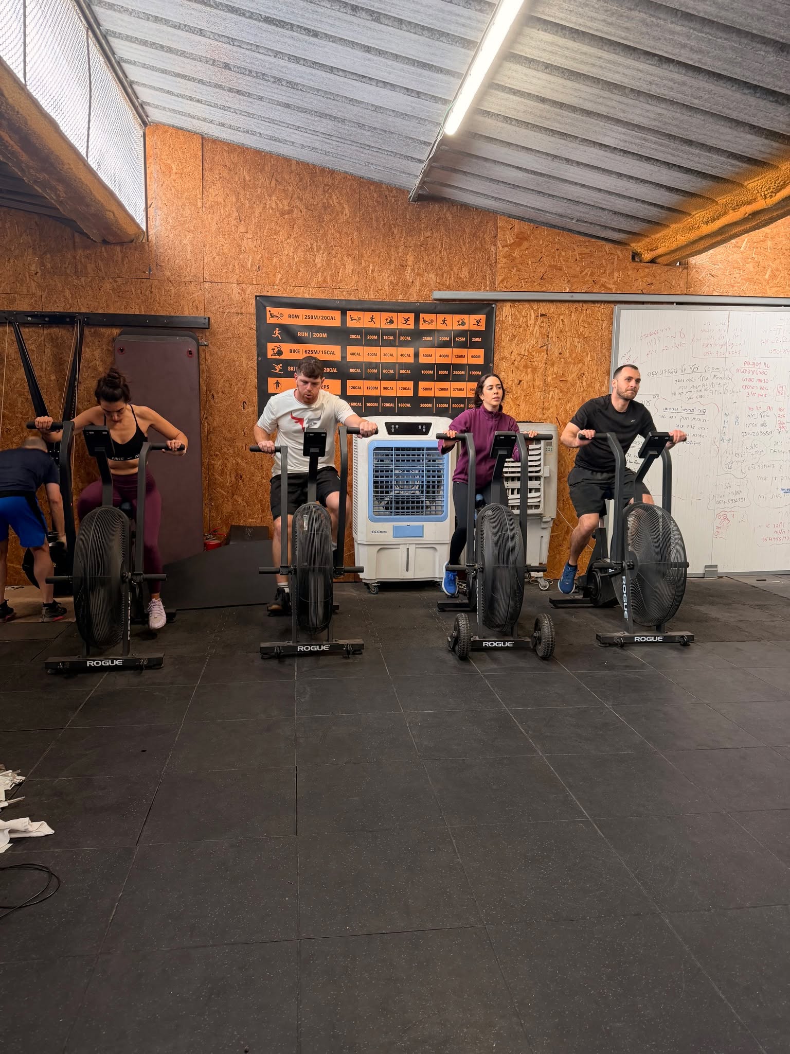 יום שלישי בבוקס - ערב חג פסח
ממשיכים עם שבוע 5 של ההכנה ל-Murph - אימון ארוך שמחבר ריצה ונפח גבוה בתנועות בסיס. הדגש הוא לשמור על קצב נכון ולחלק את העבודה בצורה חכמה כדי להגיע יציבים עד הסיום.
חג שמח לכולם 🍷
האימון היומי - https://www.crossfitey.com/wod
בוקר:
06:00 - CrossFit / Open Box
07:00 - CrossFit / Open Box
08:00 - CrossFit / Open Box
09:00 - CrossFit / Open Box
ערב:
17:00 - CrossFit / Open Box
18:00 - CrossFit / Open Box
19:00 - CrossFit / Open Box
20:00 - CrossFit / Open Box
21:00 - CrossFit / Open Box