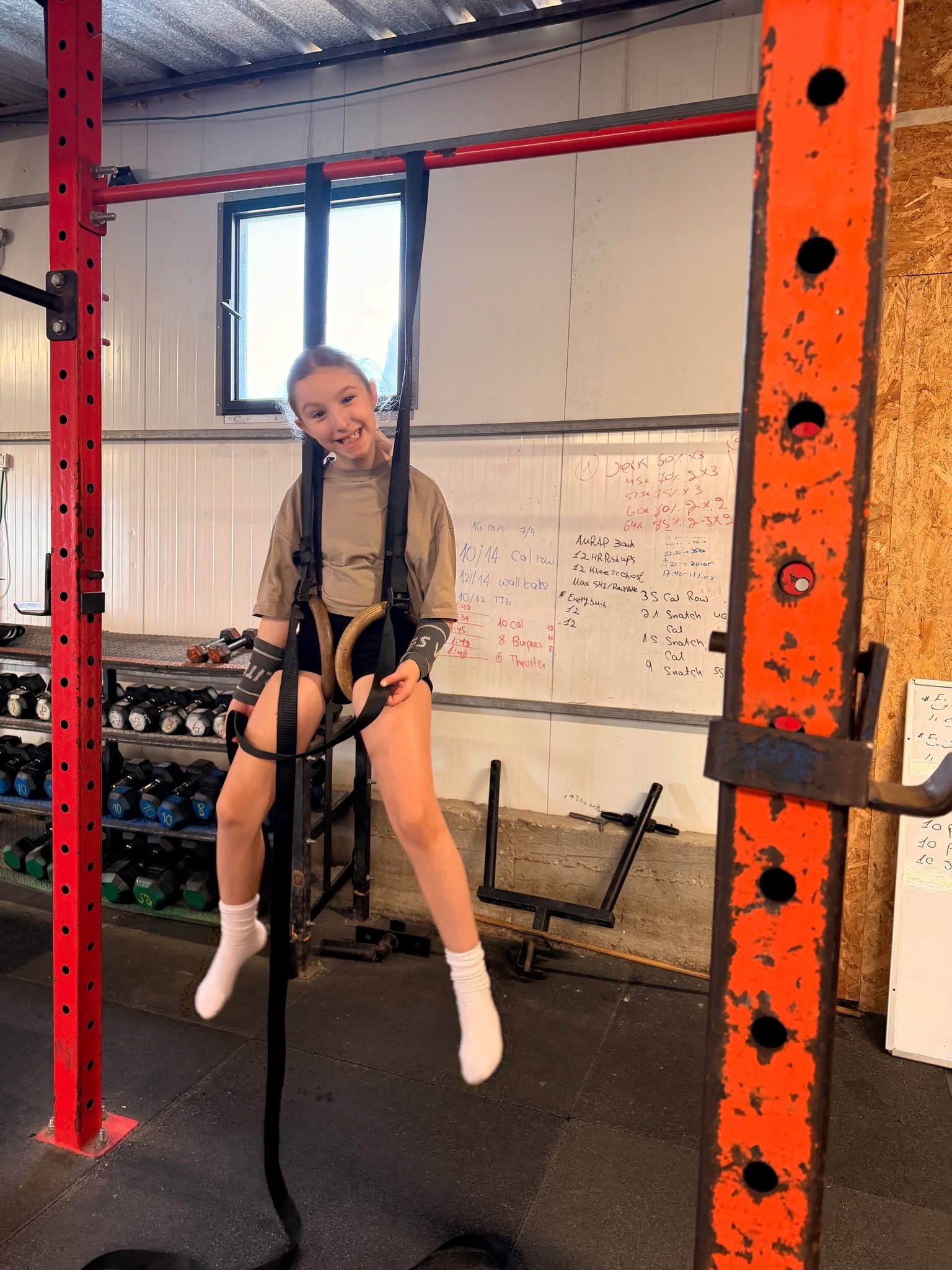 יום חמישי בבוקס - סופש נעים לכולם
סיימנו עם החגים וחוזרים לעניינים, אז האימון מתחיל בעבודה מדורגת על סקוואטים שמדגישה יציבות ושליטה, ובהמשך עובר למבנה עולה ויורד שמחייב לשמור על קצב ונשימה תוך כדי שינוי בכמות החזרות.
האימון היומי - https://www.crossfitey.com/wod
בוקר:
06:00 - CrossFit / Open Box
07:00 - CrossFit / Open Box
08:00 - CrossFit / Open Box
09:00 - CrossFit / Open Box
ערב:
17:00 - CrossFit / Open Box
18:00 - CrossFit / Open Box
19:00 - Endurance / Open Box
20:00 - Endurance / Open Box