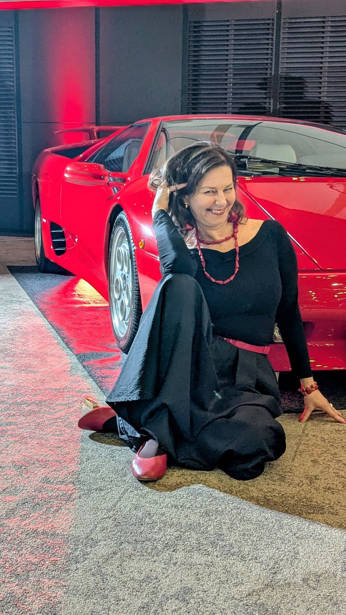 Jaká je největší vzdálenost, jedním směrem), kterou jsem ujela za klientkou?
👉 Kdo uhodne, dostane odměnu.
Fashion Therapy dělám u klientky doma.
Přesto se mě občas někdo zeptá, jestli jedu až do... Odpovím, "Ano, jezdím a ráda."
👗👗👗Pracuju s celým šatníkem. Ten zřejmě neuvezete.
Napiš do komentáře tvůj odhad.
Kdo bude nejblíž, vyhraje se mnou 30 min konzultaci.