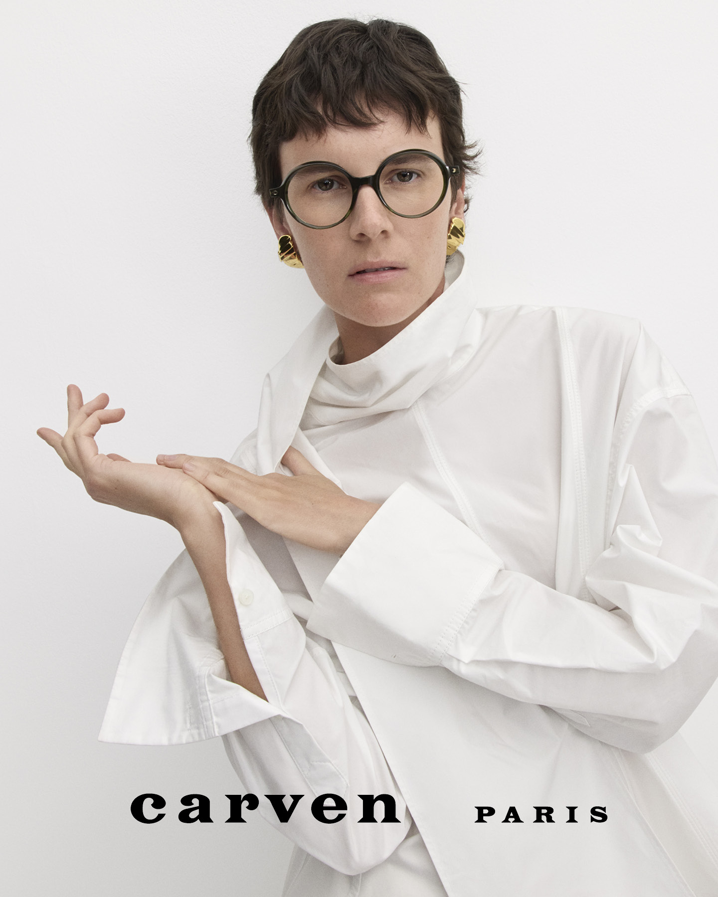 Carven
Entre o feminino e o masculino, entre o clássico e o contemporâneo - a Carven encontra o seu equilíbrio perfeito.
Between feminine and masculine, between classic and contemporary - Carven strikes the perfect balance.
#carven #carveneyewear #visão #vision #dmdieyewear #grupodmdi #dmdigroup #collection