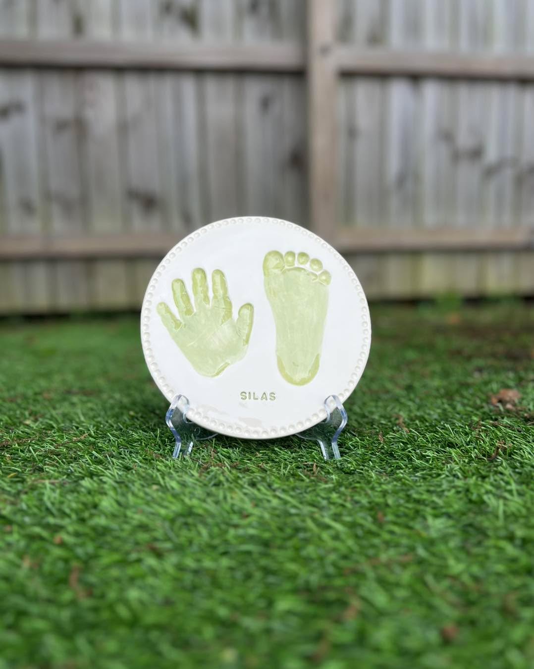 💚 💜 🩷 these colorful two impression plates scream spring, even when these 60° temps outside don’t!
The studio is cozy and ready for you, so book an appointment through the link in my bio!