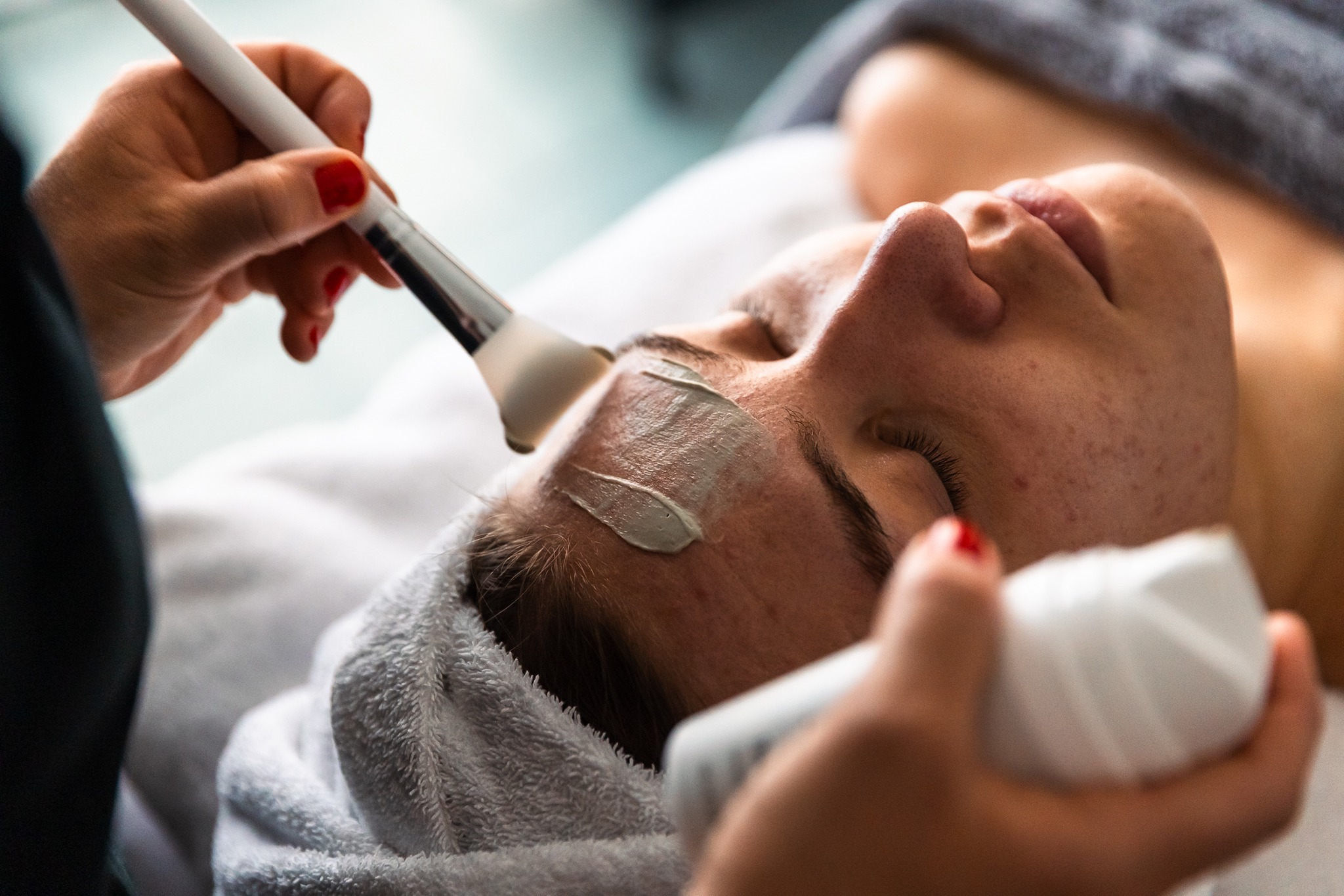 När unnade du dig själv en behandling senast? ✨
Det är dags att sätta dig själv först och ladda om – både kropp och sinne.
Hos oss hittar du ett brett utbud av behandlingar anpassade efter dina behov.
Boka din stund av avkoppling på VIDA Spa & Hotell Södra Berget redan idag: www.sodraberget.se/behandlingar