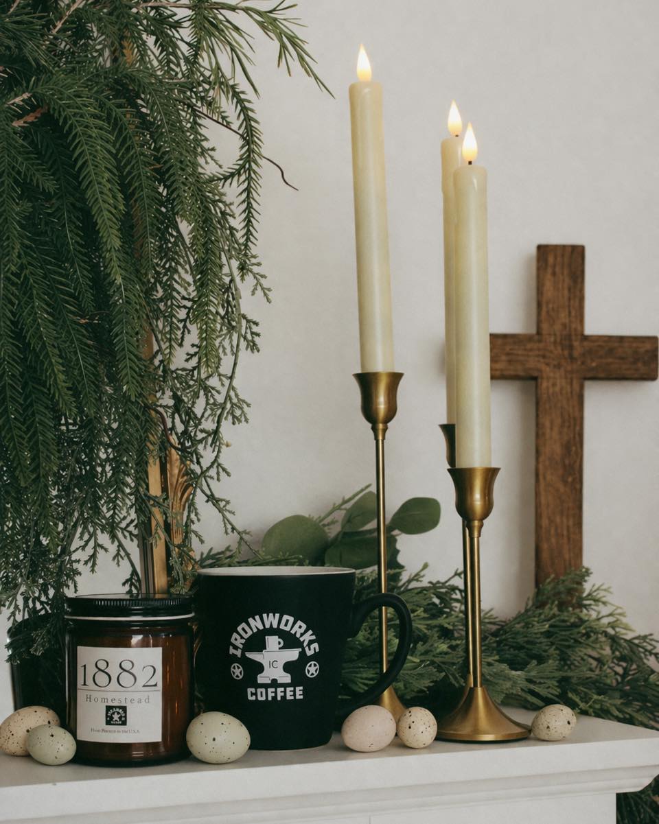 Easter weekend is here… and there’s just something special about this time of year 🤍
A time to slow down, gather close, and remember what really matters. Whether you’re coming from church, meeting family, or just looking for a place to sit and soak it all in… we’d love to have you here.
Good coffee. Real conversations. A community that feels like home.
He is risen!!! And we’re grateful to celebrate that with YOU.
Happy Easter, friends ✨