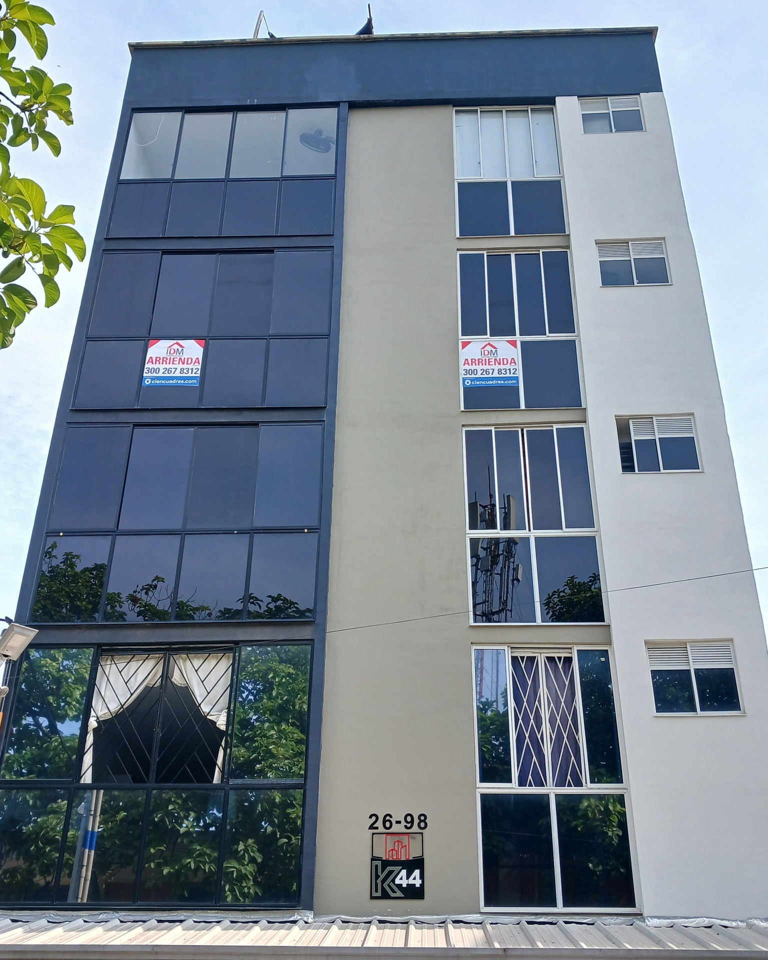 🏢Se arrienda apartamento en edificio- 4° piso
Se arrienda amplio ,cómodo y fresco apartamento ubicado en cuarto piso.
Cuenta con:
✨3 habitaciones con closet
✨2 baños (uno en la habitación principal)
✨Cocina semi integral
✨Patio de ropas
📍Excelente ubicación, cerca de:
✅Iglesia
✅Supermercados
✅Vía principal
✅Almacenes de ropas, calzado; etc
✅Gimnasios
✅Tiendas de barrio
🚍Fácil acceso a transporte público.
✨Ideal para quienes buscan comodidad, buena ubicación y espacios amplios.
Para mayor información: VER LINK EN BIO
#inmobiliariadeconfianza #InmobiliariaIdm #inmobiliaria