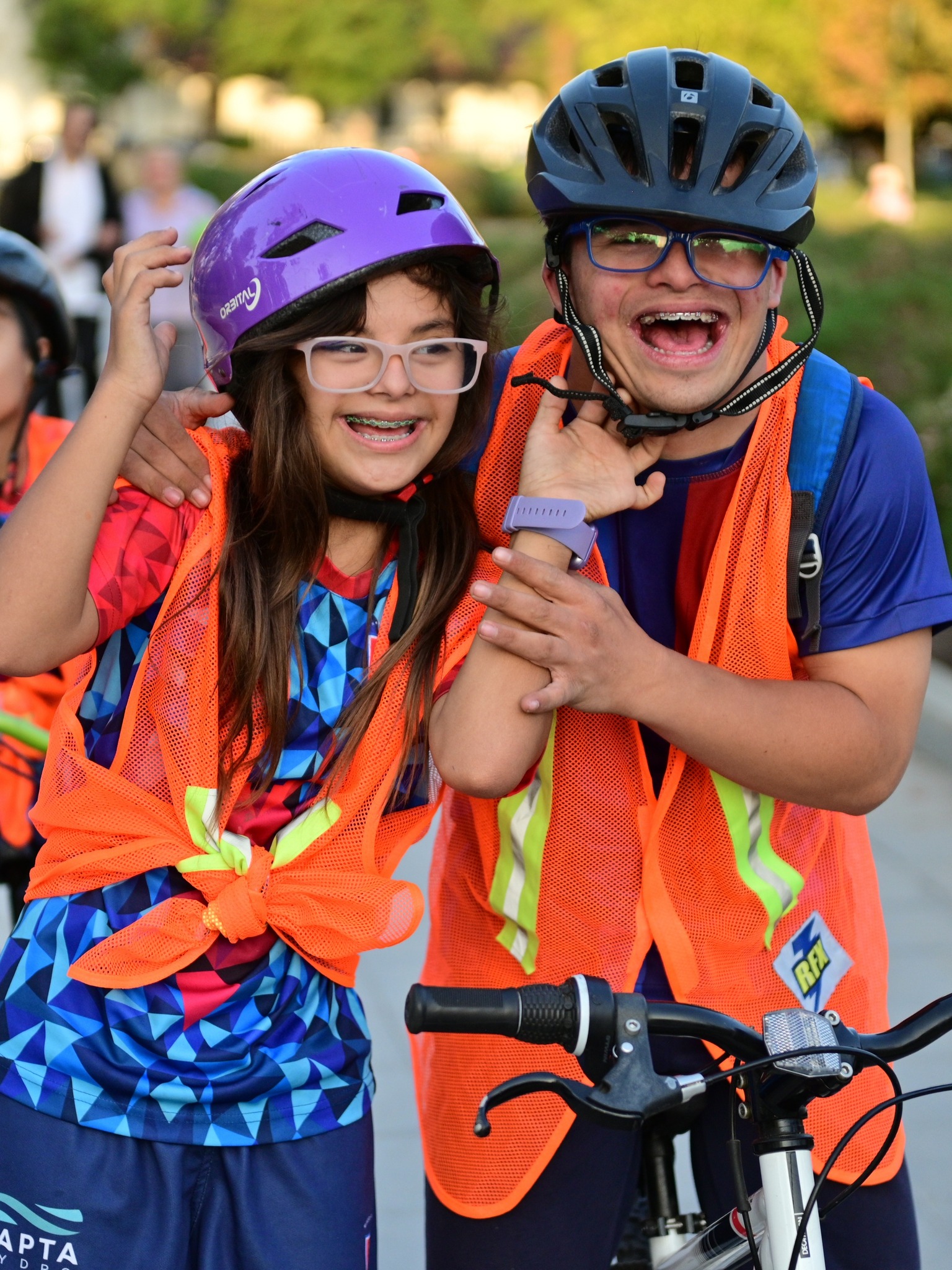 🚴♂️✨ En Tarubike no solo pedaleamos… construimos equipo.
Cada entrenamiento es una oportunidad para seguir demostrando que el deporte mixed ability es mucho más que una metodología: es una forma real de vivir el deporte, donde cada persona aporta desde sus capacidades y juntos avanzamos más lejos.
Risas compartidas y desafíos superados nos recuerdan por qué hacemos lo que hacemos. Porque cuando el equipo se mueve unido, no hay límites 🚀
Seguimos pedaleando fuerte, abriendo camino y consolidando el mixed ability en Chile 🇨🇱
👉 Guarda este post para recordar que siempre se puede llegar más lejos en equipo.
