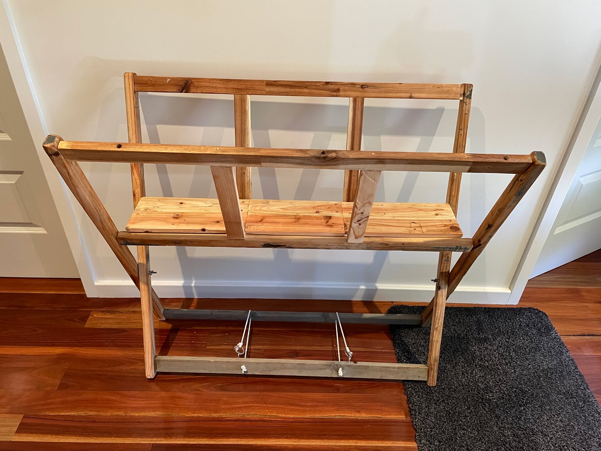 Busy preparing for exhibition tomorrow! My amazing partner just finished making this print rack for me!! It's amazing what you can do with reclaimed/recycled timber pallets. Thanks also to his trusty helper - Harry!!
#kiamalocalartist #supportlocalartists #handmadecrafts #reclaimedtimber #artgallerylife #diyprojects