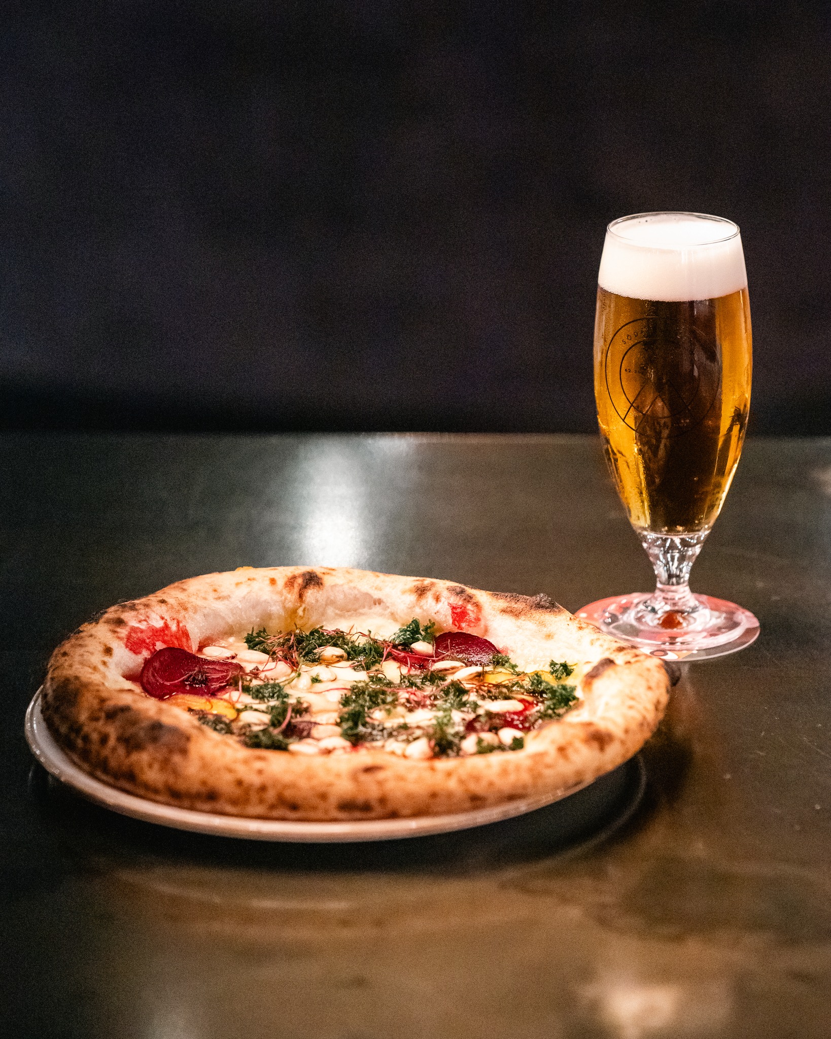 Välkommen upp till vår Bistro på Södra Berget 🤍
Här hänger vi gärna – över en riktigt god pizza, en fräsch sallad eller en saftig steak sandwich. Inget krångligt, bara gott käk, skön vibe och en utsikt som gör det lilla extra.
Perfekt efter en dag på berget, för en spontan middag eller ett glas i gott sällskap.
Vi ses? 🥂
Se hela menyn på https://www.sodraberget.se/bistro
Du behöver inte att boka, det är bara att dyka upp!
Öppettider:
Måndag–fredag: 17.00–23.00
Lördag: 12.00–23.00
Söndag: stängt