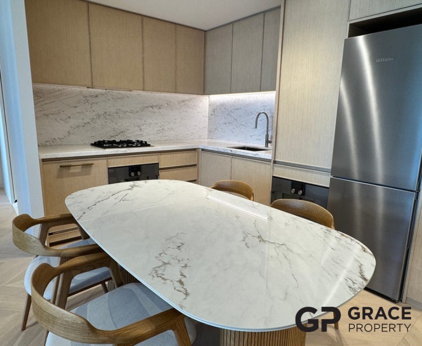 🏙️ New to Lease | Fully Furnished Luxury with Harbour Views ✨
Step into refined living with this exceptional, fully furnished residence in the iconic Aura development. Showcasing breathtaking harbour views, premium finishes, and world-class amenities, this home offers a seamless blend of comfort, convenience, and sophistication in the heart of North Sydney.
✨ What Makes It Stand Out
🛋️ Move-in ready with stylish furnishings throughout
🌅 Expansive living flowing to a winter garden with stunning views
🍽️ Designer marble kitchen with Gaggenau appliances
🛁 Luxurious bathrooms & internal laundry with Bosch appliances
❄️ Ducted air conditioning & smart home automation
🧑💼 Concierge service & secure building access
🚗 Optional car space available
Enjoy resort-style living with an indoor pool, spa, gym, and sky deck, all just moments from transport, cafés, and lifestyle amenities.
Looking to lease or sell your property? Grace Property delivers the strategy, presentation, and results that make your property stand out.
#GraceProperty #ForLease #SydneyRealEstate #LeaseWithConfidence #PropertyManagement