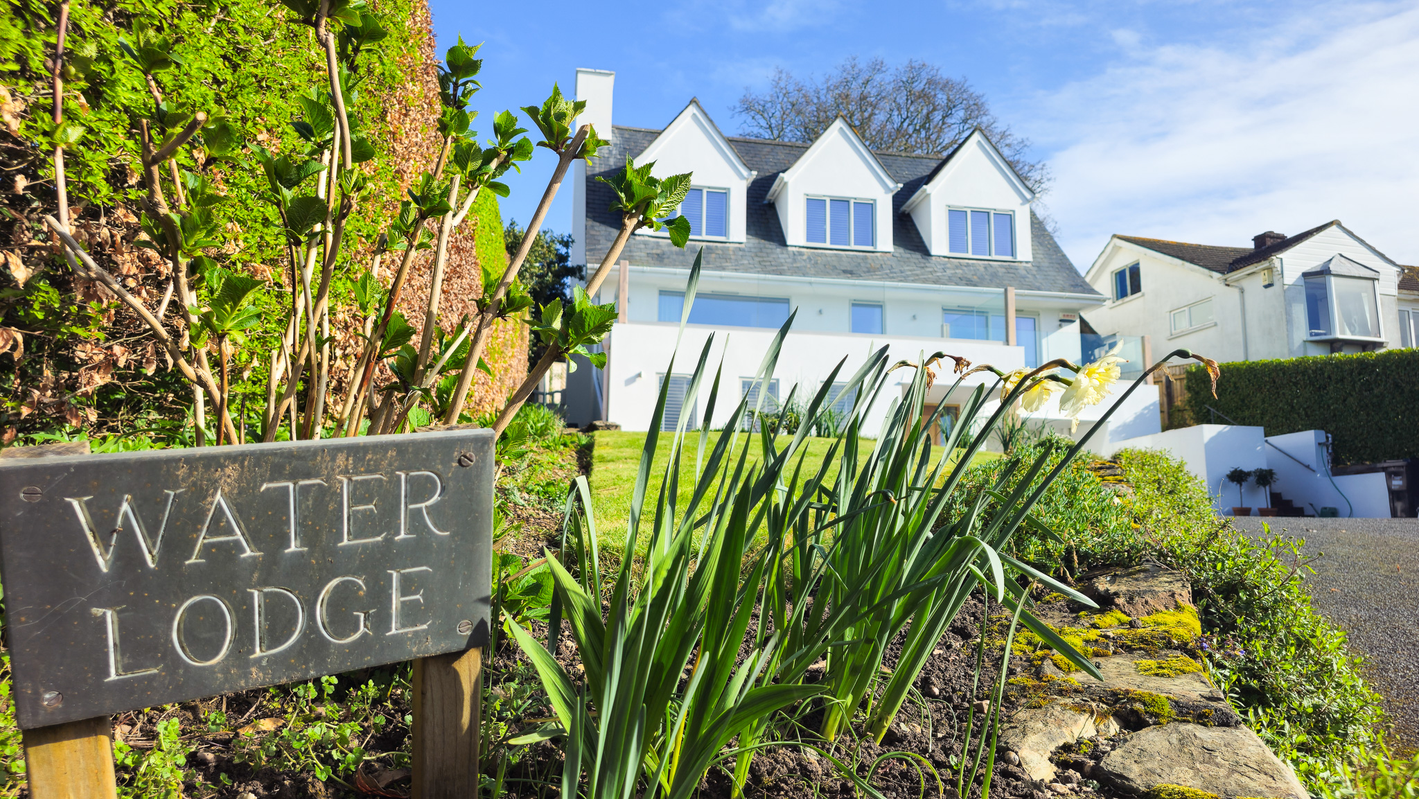 āļø STUNNING PROPERTY RECENTLY LISTED IN DEVORAN āļø
Recently captured this fantastic detached property in Devoran with some aerial shots, and the views are absolutely stunning. ššø
Set on a large south-facing plot, this home enjoys magnificent panoramic views over Restronguet Creek, with a huge balcony perfectly positioned to make the most of the water views and peaceful surroundings.
The aerial photos really show off the incredible setting, generous plot, private garden, and beautiful creek views beyond.
š Devoran
š Stunning water views
šæ Peaceful private setting
š Driveway + double garage
#Devoran #CornwallProperty #DronePhotography #AerialPhotography #WaterViews #PropertyMarketing