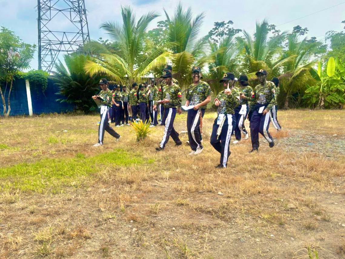 ⚓🌿 Cerramos una etapa llena de aprendizaje y liderazgo
Se llevó a cabo la clausura del curso de Brigadieres, en una jornada especial de picnic en el Club Campestre de la Armada Nacional – Filial Milagro, donde nuestros cadetes demostraron todo lo aprendido 💪🔥
Durante las actividades, pusieron a prueba sus habilidades en navegación terrestre con brújula, orden de patrulla y más, consolidando su formación y disciplina 🧭🎖️
Este proceso culmina otorgándoles un orden jerárquico que les permitirá ejercer liderazgo, mantener el orden y ser ejemplo de excelencia dentro de su comunidad educativa 🚀✨
Somos los mejores, somos la Naval ⚓💙
#SomosLosMejores ⚓💪
#SomosLaNaval 🔵
#LiderazgoNaval 🎖️
#DisciplinaYHonor 🔥
#OrgulloNavalino 💙