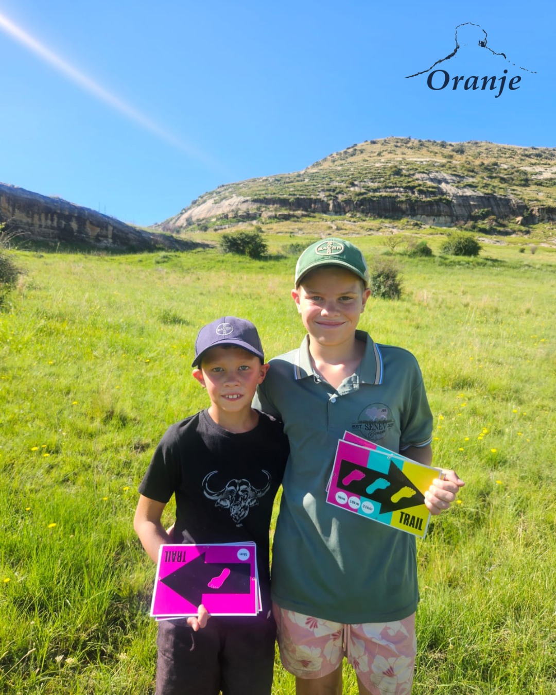 Ohan en John-Steph maak seker die staproetes is reg gemerk en gereed vir die volgende groep 👣
Met 5 km, 10 km en 21 km roetes is daar iets vir elkeen.
Maak 'n naweek daarvan en kom bly by Oranje Gasteplaas terwyl jy die roetes self verken.
🌐Link in Bio
#OranjeGasteplaas #StapRoetes #BuiteLewe