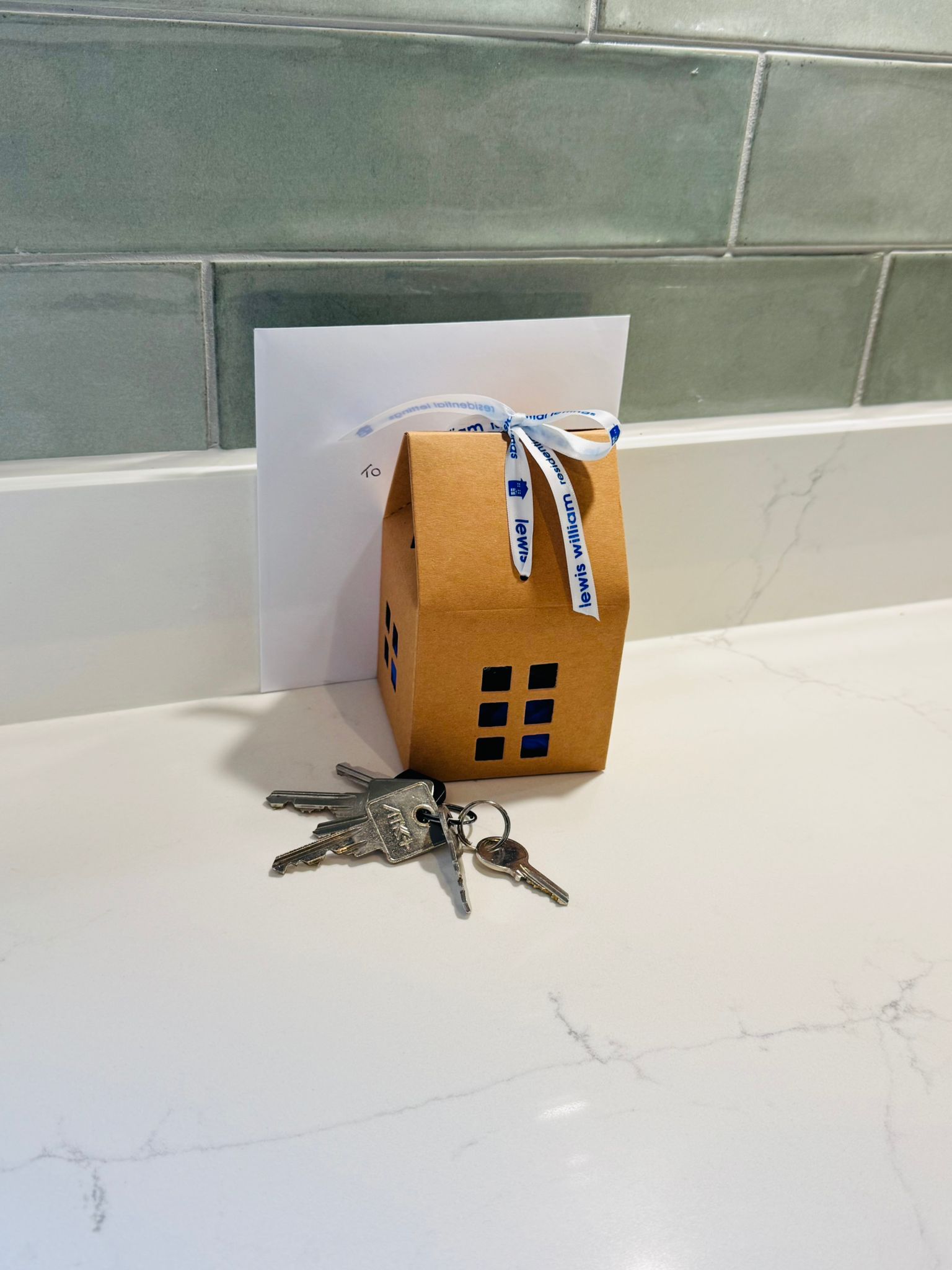 A little treat to welcome one of our new tenants 🏡✨
It’s the small touches that make a house feel like home.💙
Looking for your next home? Our properties are available on OnTheMarket.com — your perfect home could be waiting.