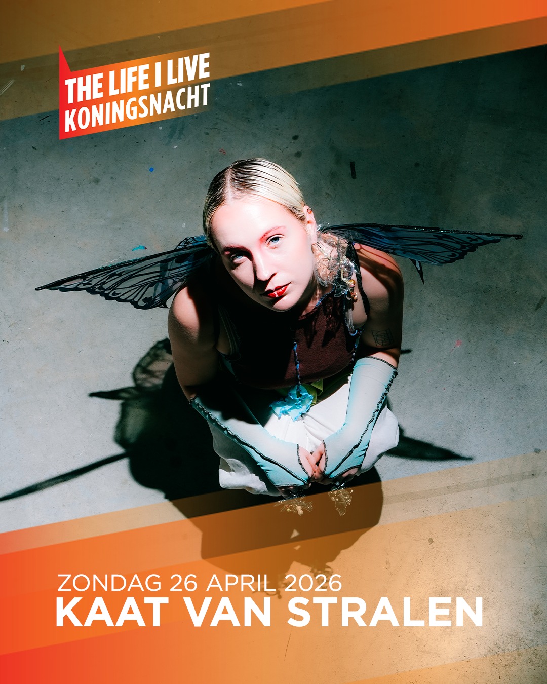 GIRLS TO THE FRONT!
Doe delen Wende, Sophie Straat en Spinvis in de blender en wat je krijgt is Kaat Van Stralen. Niet alleen de zangeres zelf, maar haar hele gelijknamige band, die een kruising van (post)punk, psychedelica en alternative spoken word speelt, met maatschappijkritische en feministische teksten, even poëtisch als recht voor z’n raap. Afkomstig uit het Belgische Aarschot, weten rasperformer Kaat en haar lekker springerige band iedereen om hun vinger te winden.
📍 Binnenstad Den Haag - 26 april - Gratis!
#koningsnacht2026 #TLIL #Denhaag #TLIL26 #popstaddenhaag