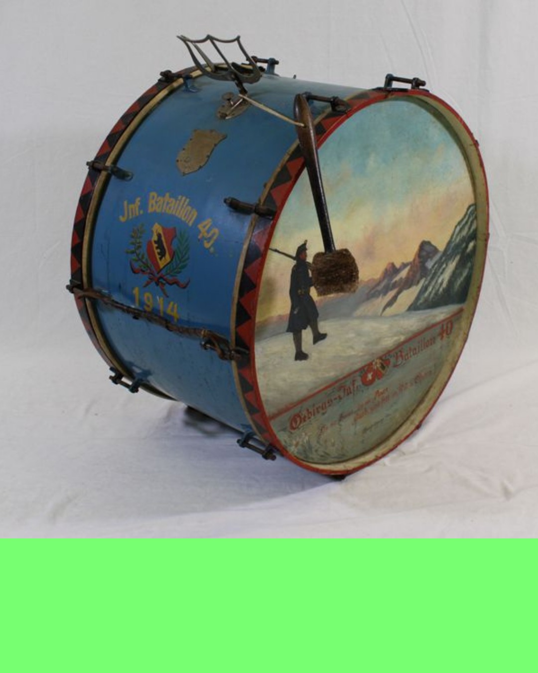 150 Jahre Blasmusik – und ein Konzert zum Kriegsende.
Am 8. Mai 1945 spielte eine Gruppe Musikanten vom Dorfberg in Langnau – zur Feier des Kriegsendes.
Solche Momente gehören genauso zur Geschichte wie Noten und Instrumente.
Blasmusik war hier immer mehr als Unterhaltung:
Sie war Treffpunkt, Bewegung, Gemeinschaft.
👉 Diese Geschichte ist nur ein Ausschnitt.
🔗 Mehr im e-spycher
💬 Was verbindest du mit Blasmusik?